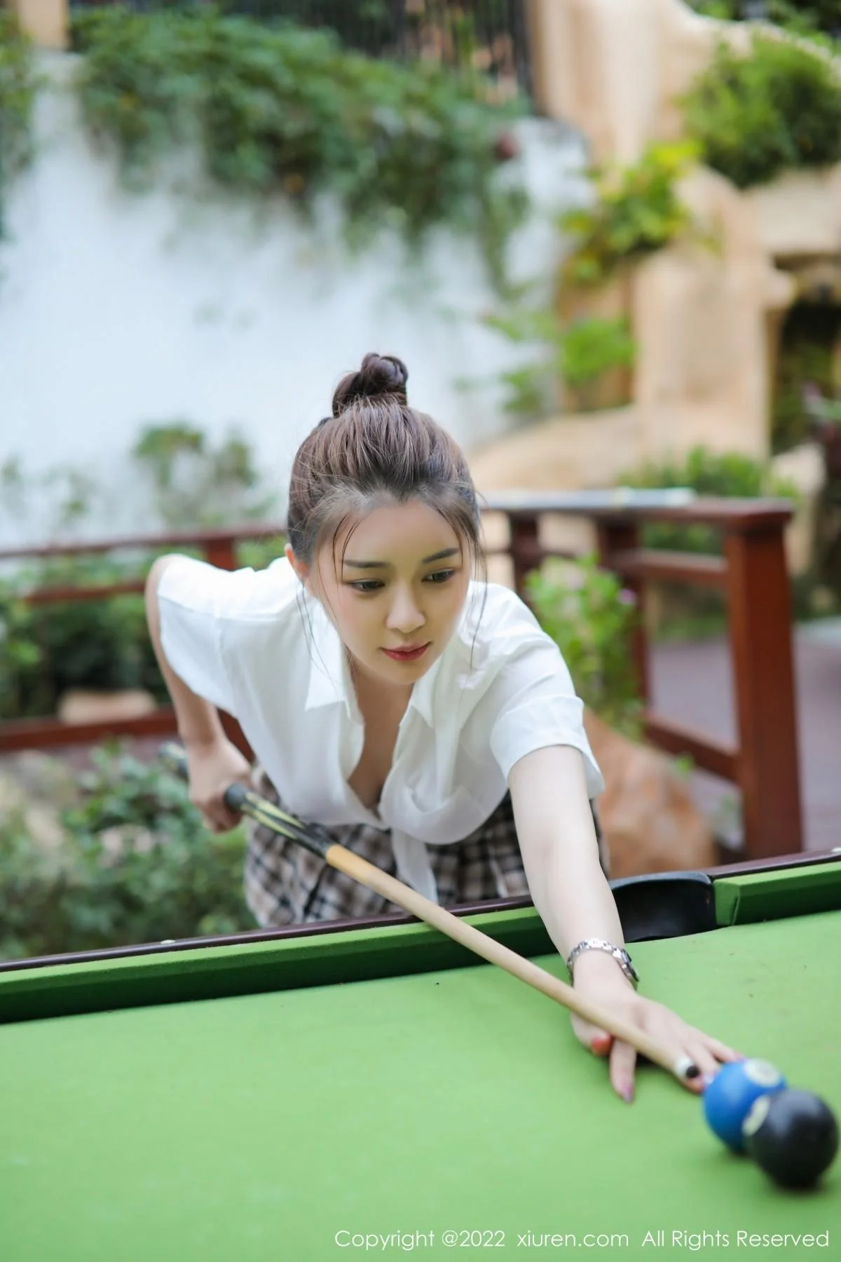 凯竹姐姐绿色长裙配黑丝裤袜+性感白T恤配格子裙迷人写真 第 10 张