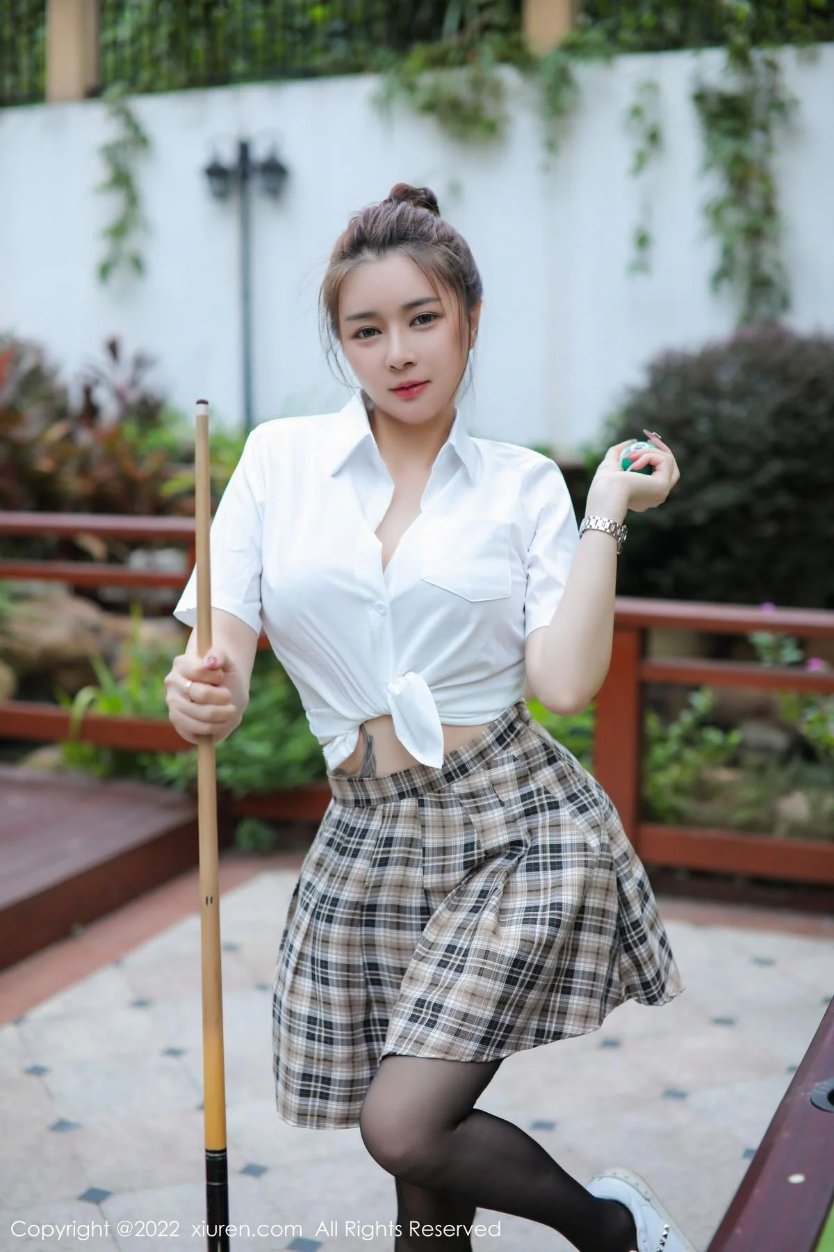凯竹姐姐绿色长裙配黑丝裤袜+性感白T恤配格子裙迷人写真 第 12 张
