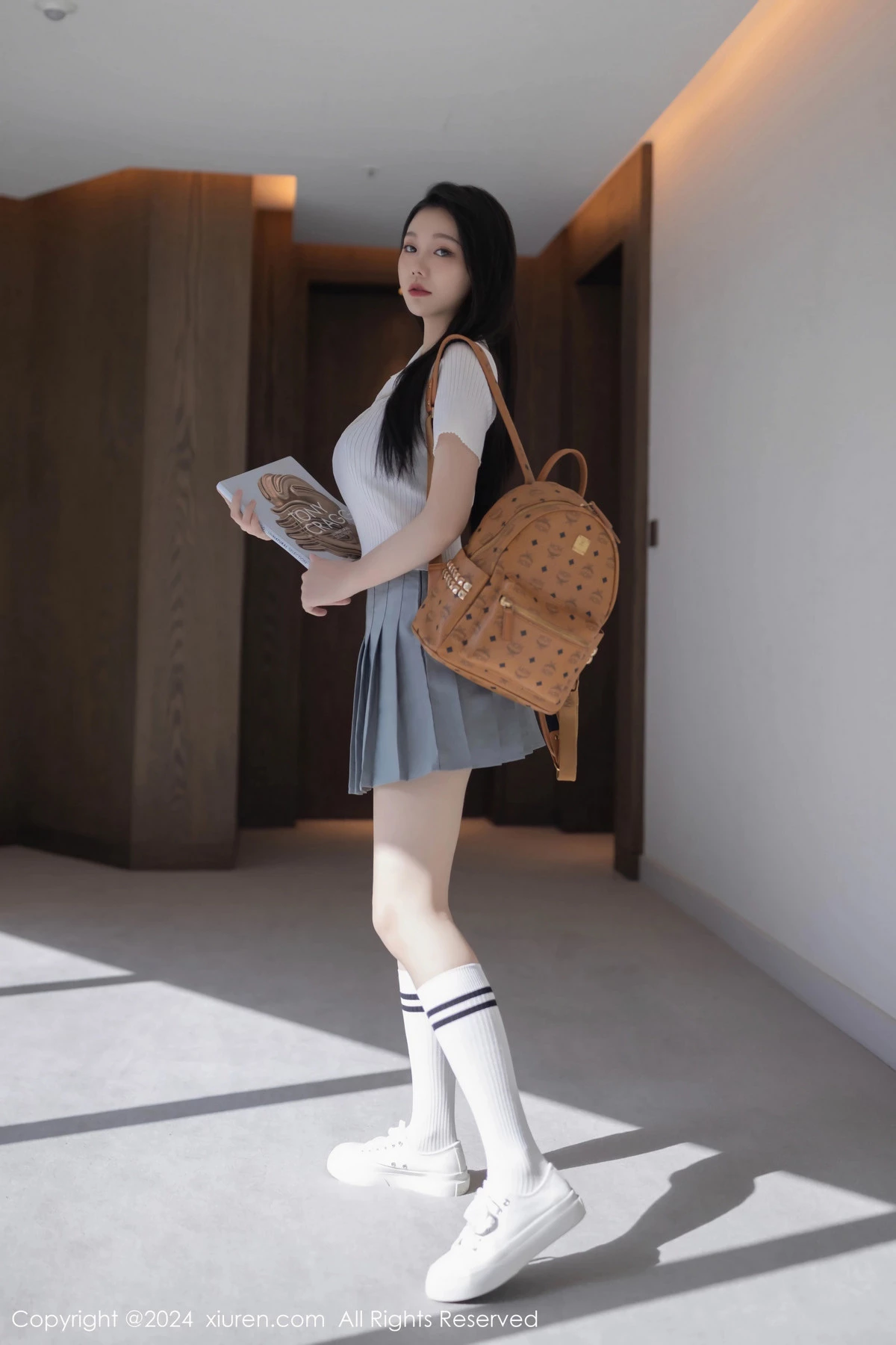 安然anran性感白色上衣配灰色短裙露蕾丝内衣撩人绝美写真 第 15 张