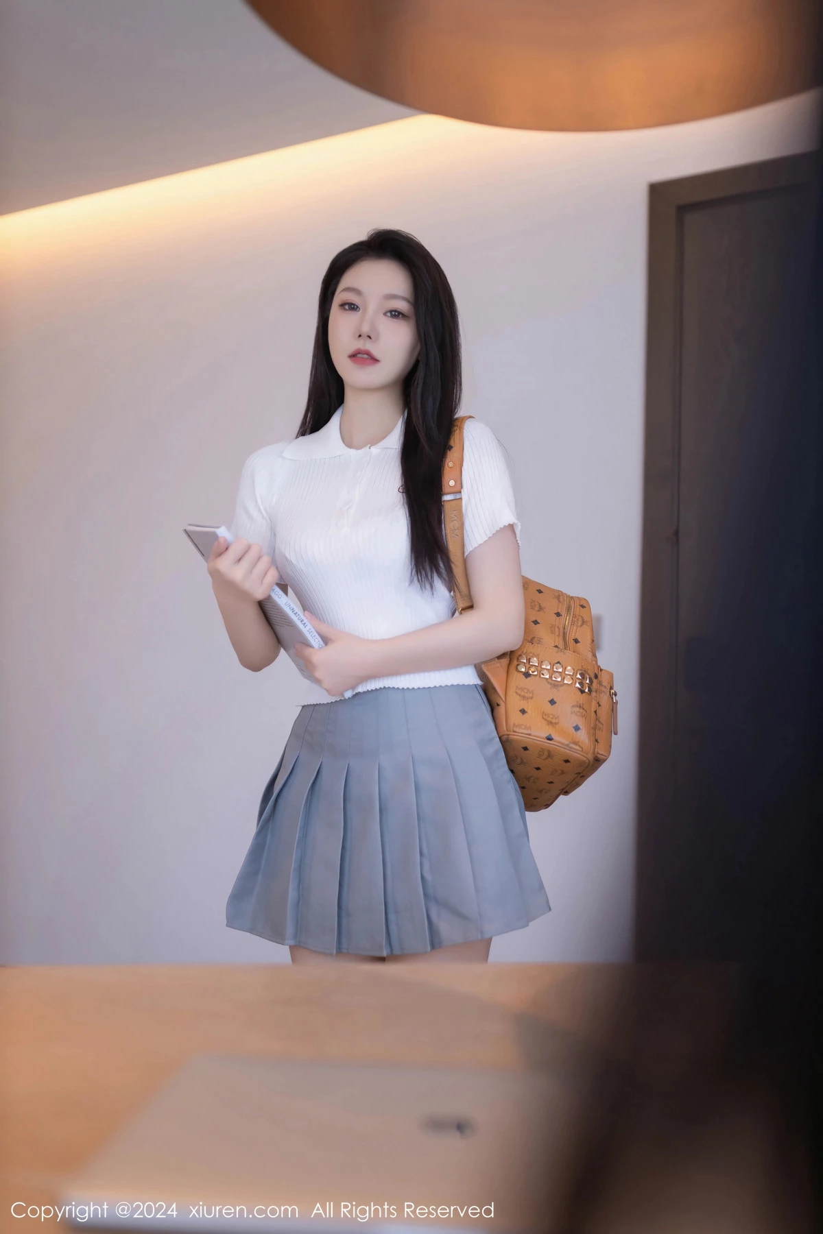 安然anran性感白色上衣配灰色短裙露蕾丝内衣撩人绝美写真 第 3 张
