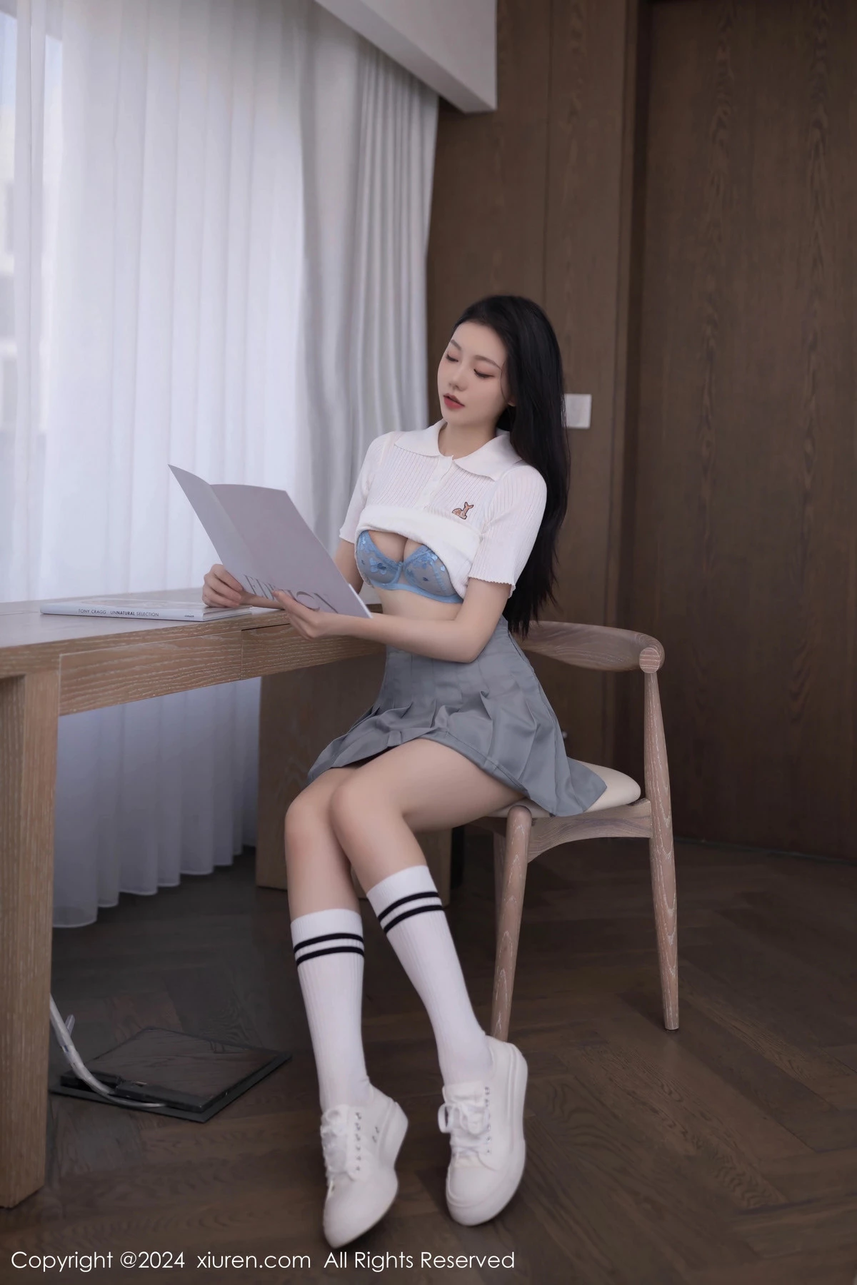 安然anran性感白色上衣配灰色短裙露蕾丝内衣撩人绝美写真 第 31 张