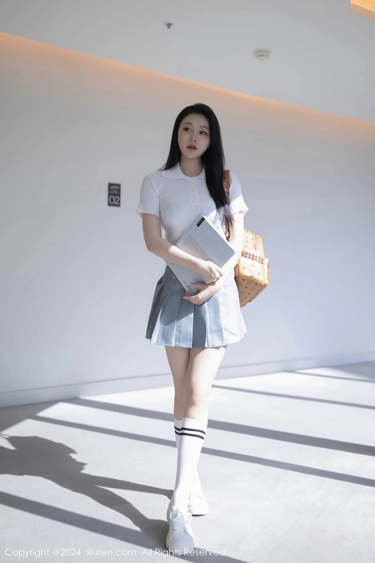 安然anran性感白色上衣配灰色短裙露蕾丝内衣撩人绝美写真 第 5 张