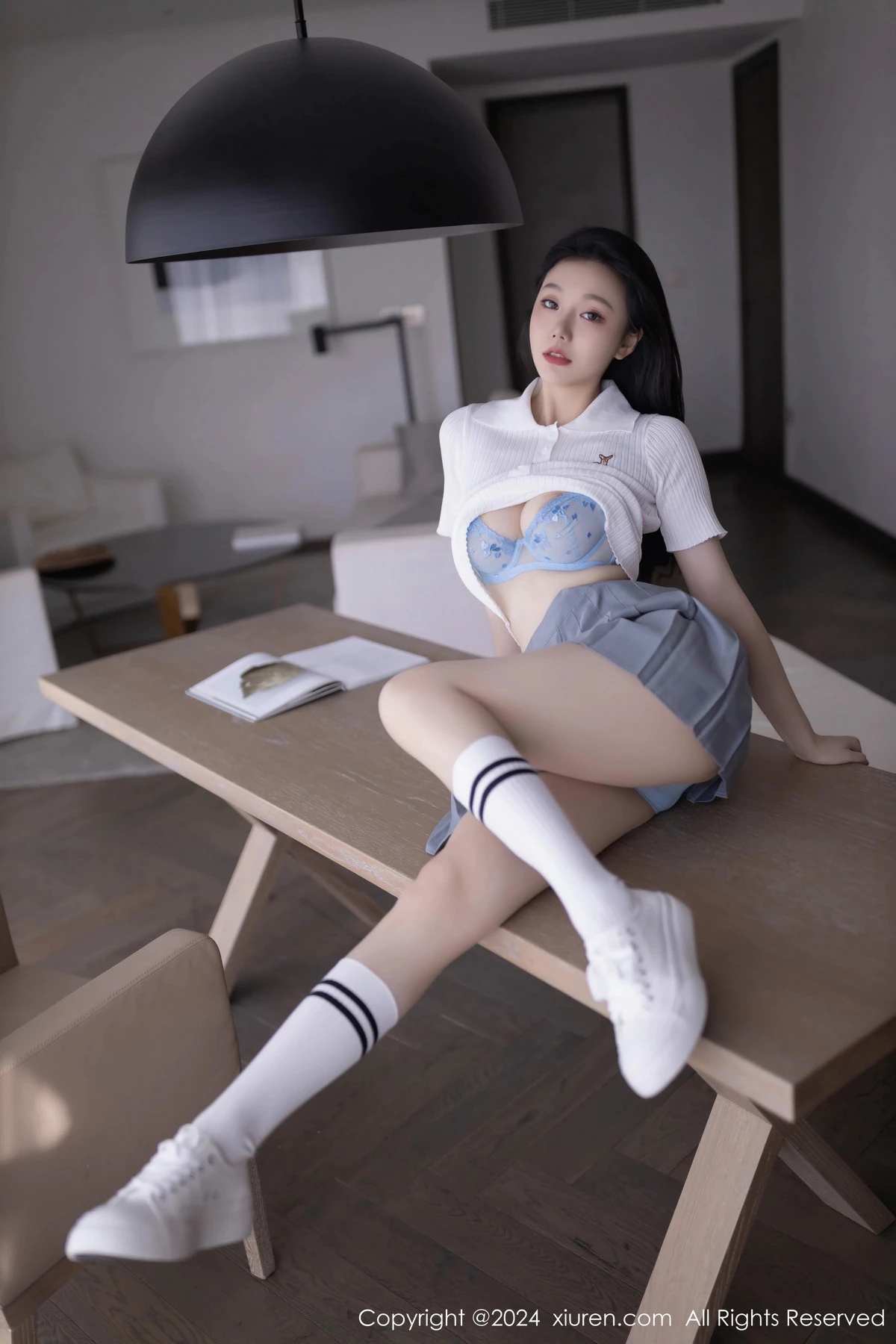 安然anran性感白色上衣配灰色短裙露蕾丝内衣撩人绝美写真 第 52 张