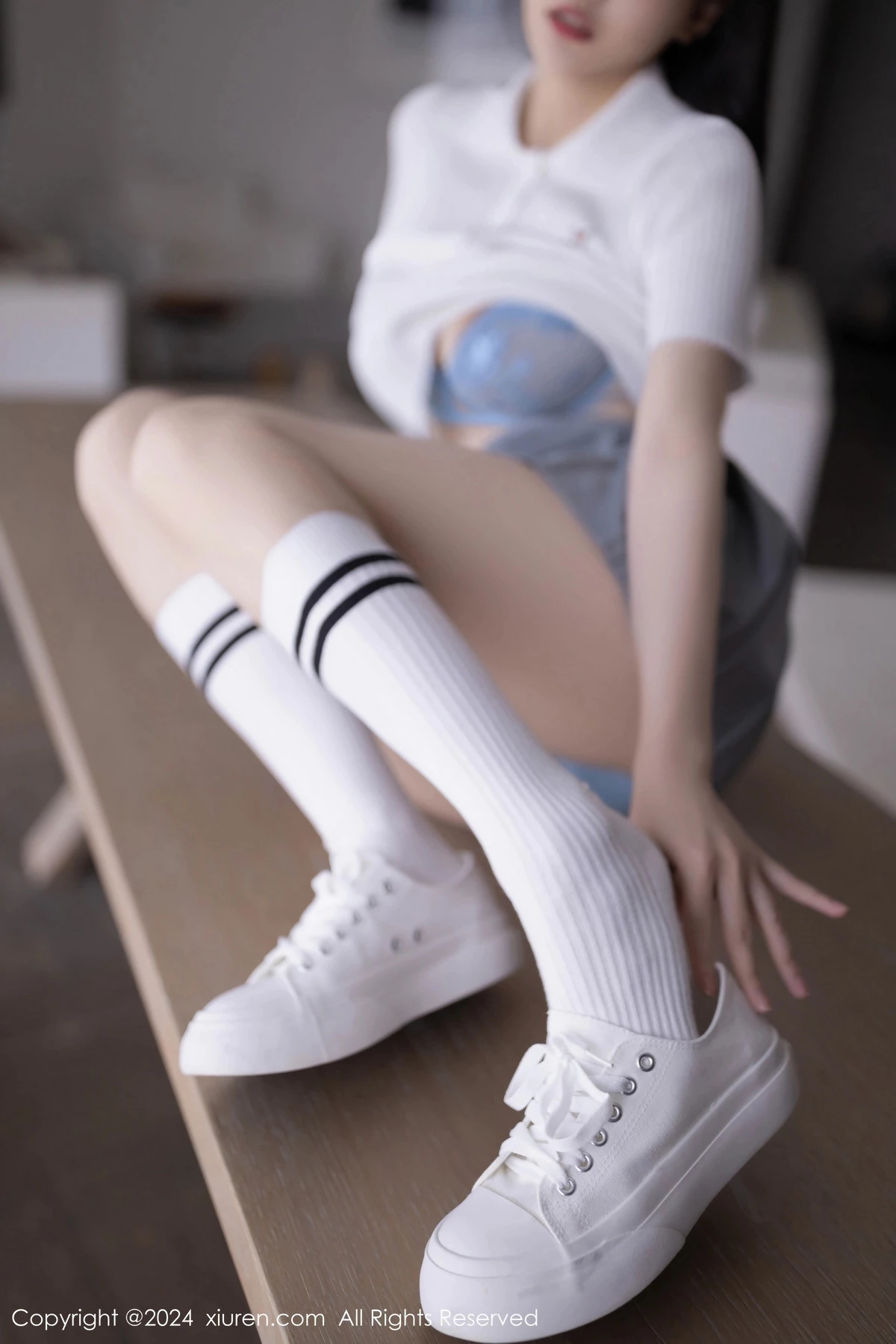 安然anran性感白色上衣配灰色短裙露蕾丝内衣撩人绝美写真 第 53 张