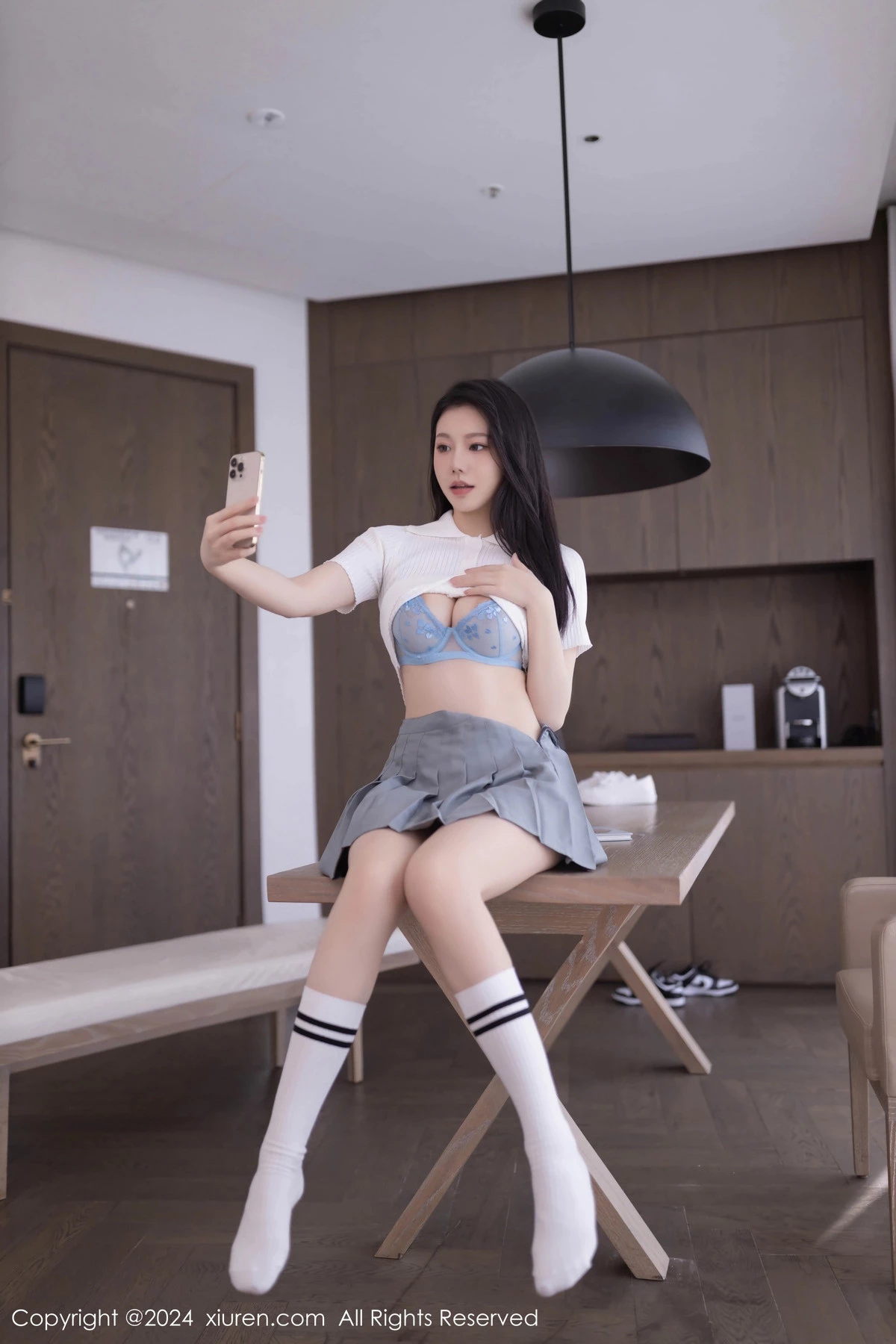 安然anran性感白色上衣配灰色短裙露蕾丝内衣撩人绝美写真 第 63 张