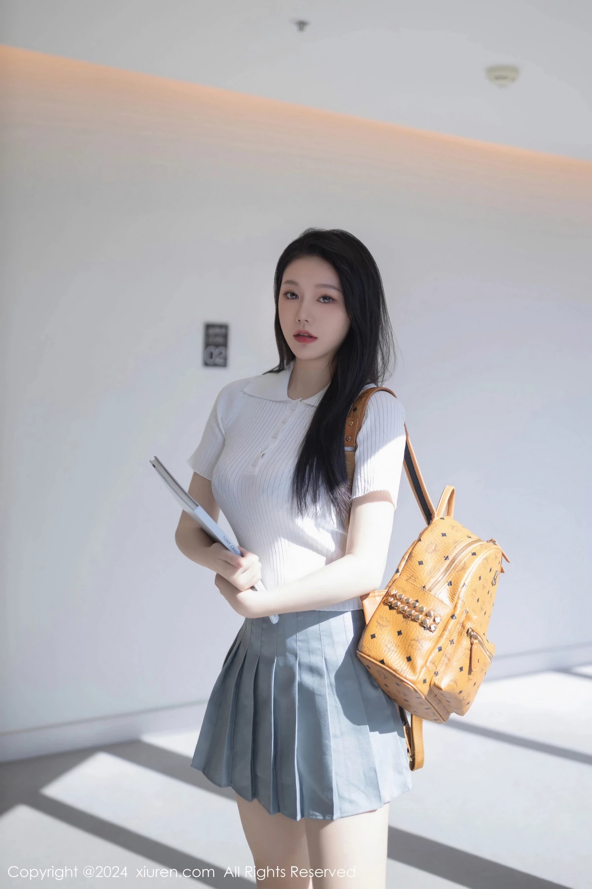 安然anran性感白色上衣配灰色短裙露蕾丝内衣撩人绝美写真 第 8 张