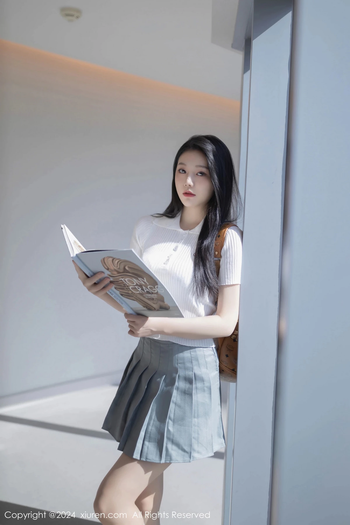 安然anran性感白色上衣配灰色短裙露蕾丝内衣撩人绝美写真 第 9 张