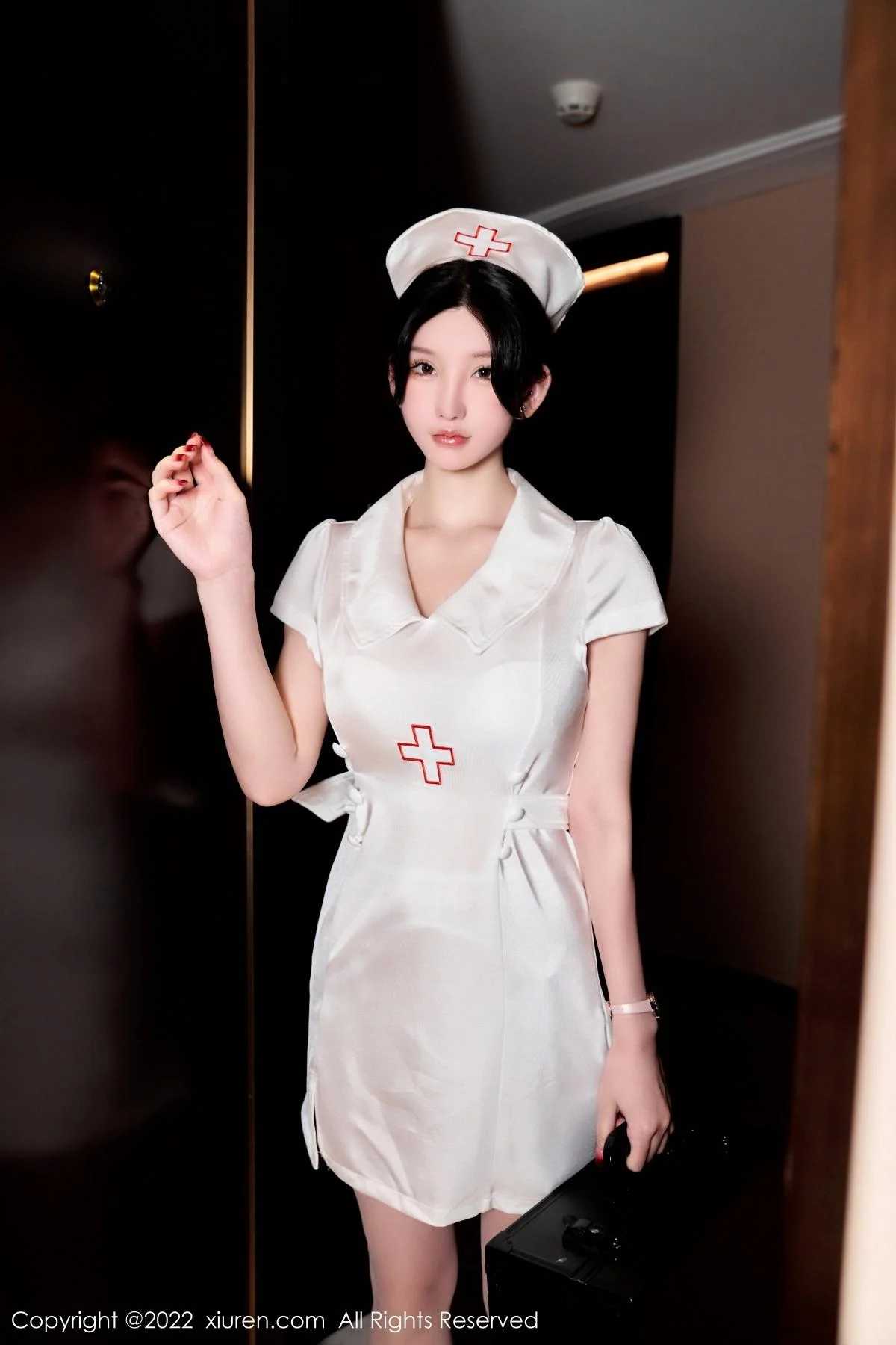 周于希Sally脱白色护士制服露性感内衣配白丝吊袜绝美写真 第 10 张