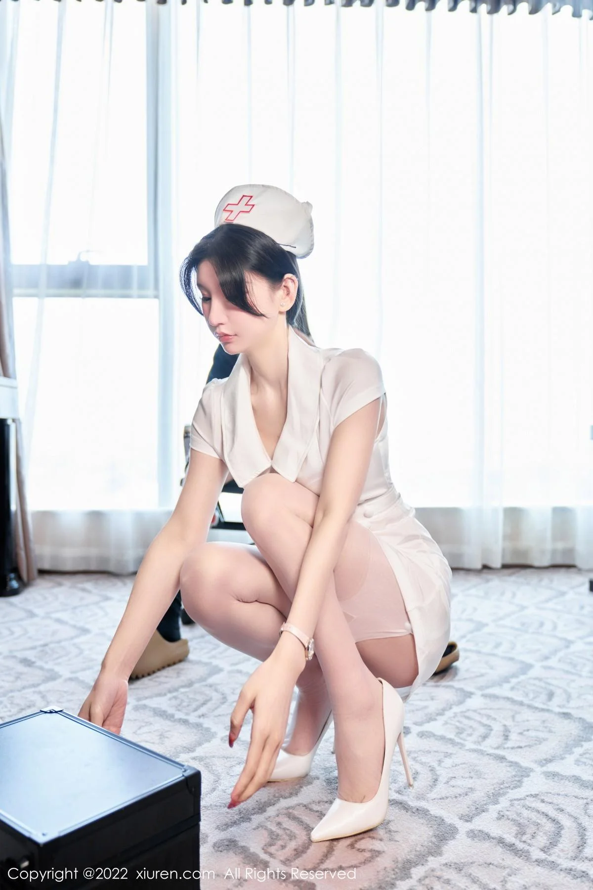 周于希Sally脱白色护士制服露性感内衣配白丝吊袜绝美写真 第 13 张