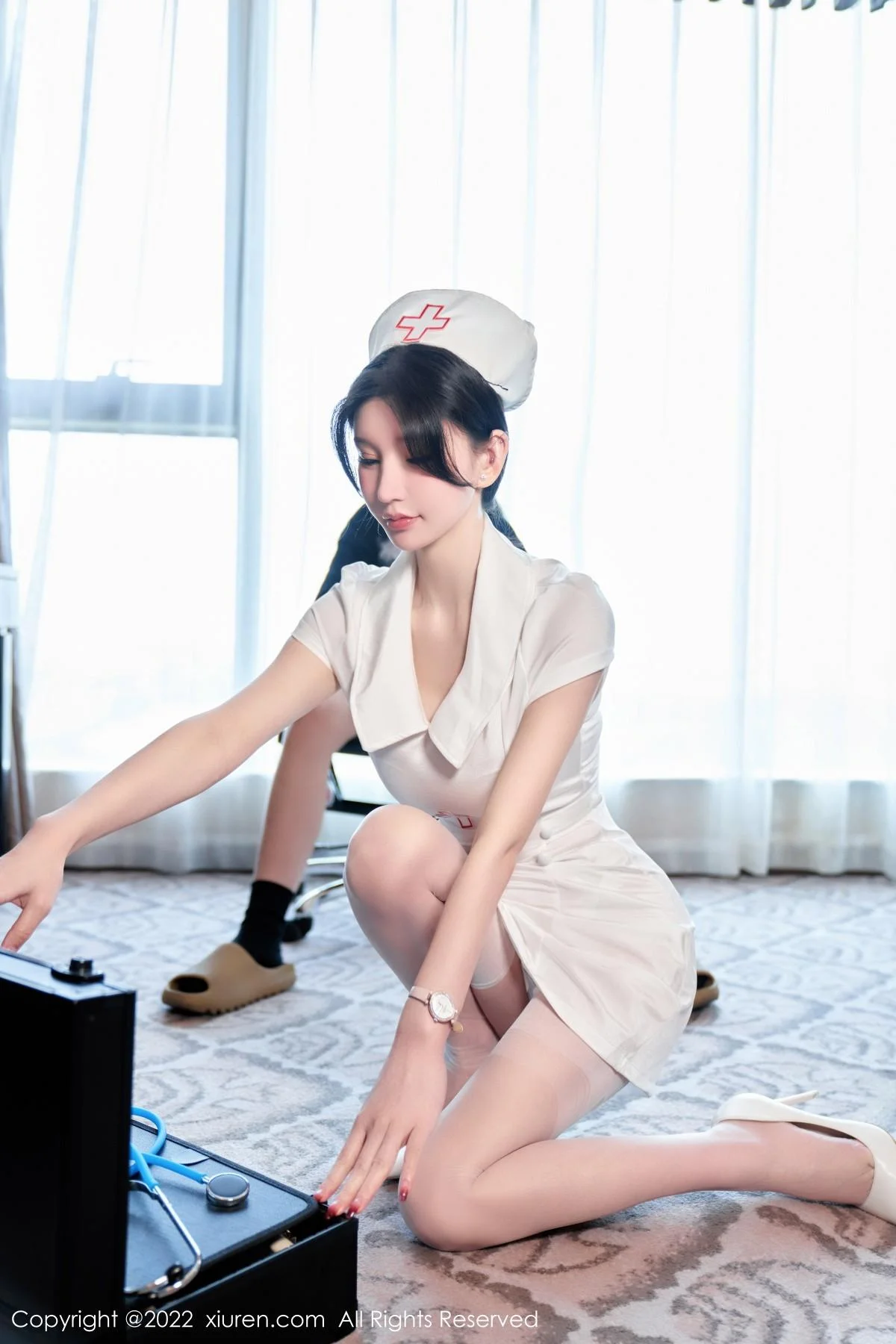 周于希Sally脱白色护士制服露性感内衣配白丝吊袜绝美写真 第 15 张