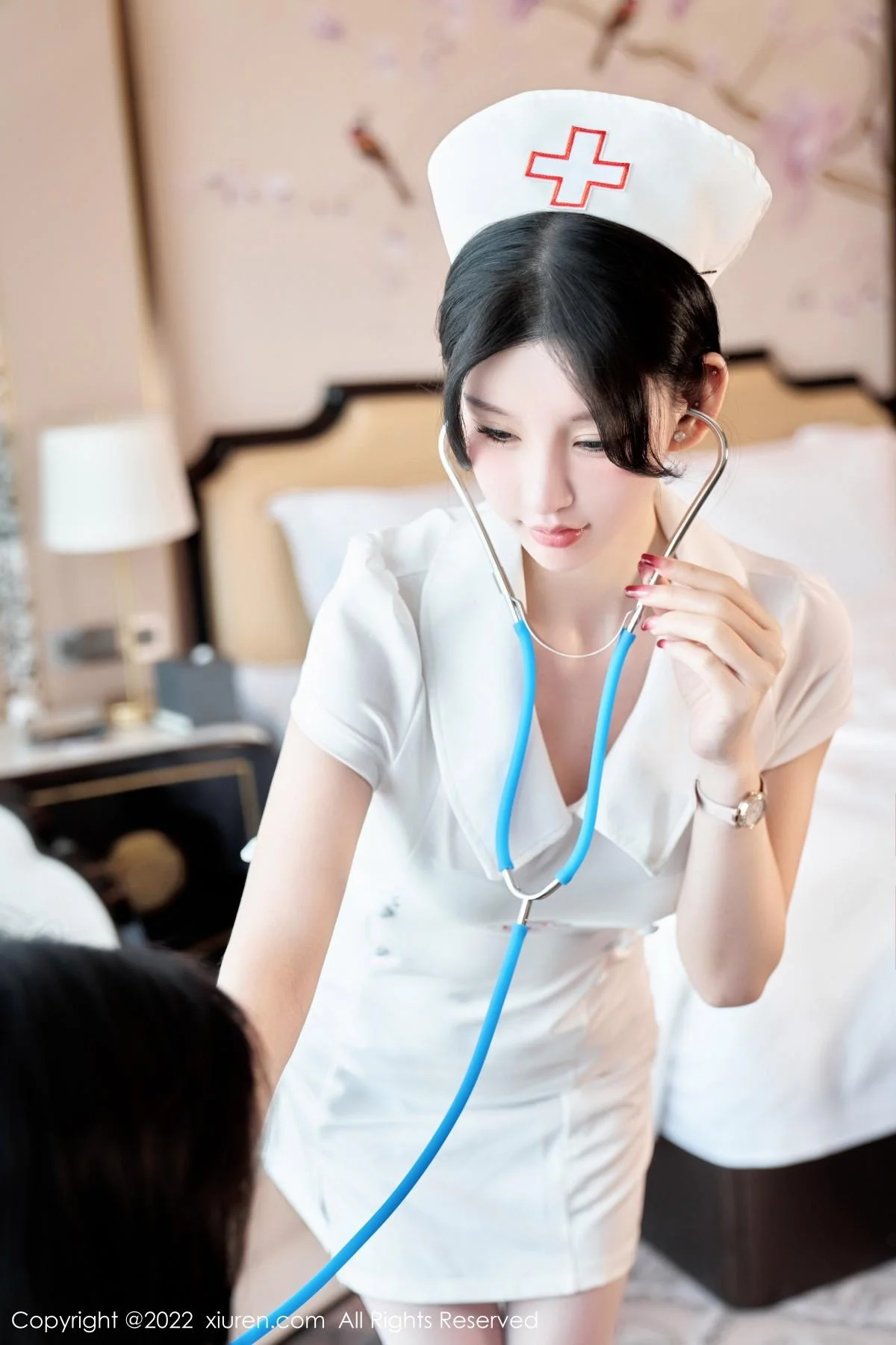 周于希Sally脱白色护士制服露性感内衣配白丝吊袜绝美写真 第 18 张