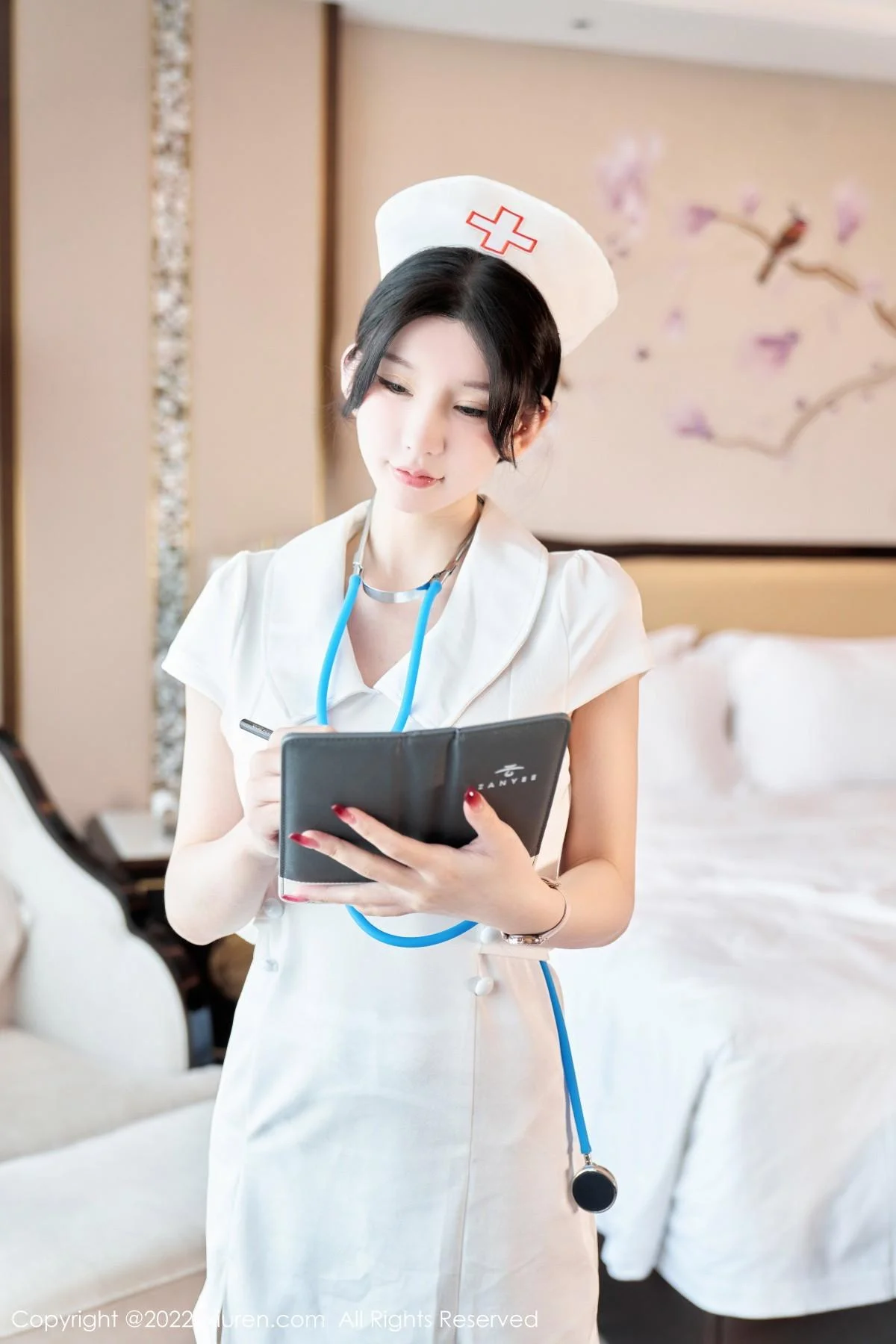 周于希Sally脱白色护士制服露性感内衣配白丝吊袜绝美写真 第 19 张