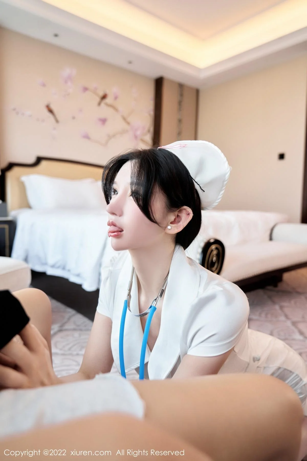 周于希Sally脱白色护士制服露性感内衣配白丝吊袜绝美写真 第 27 张