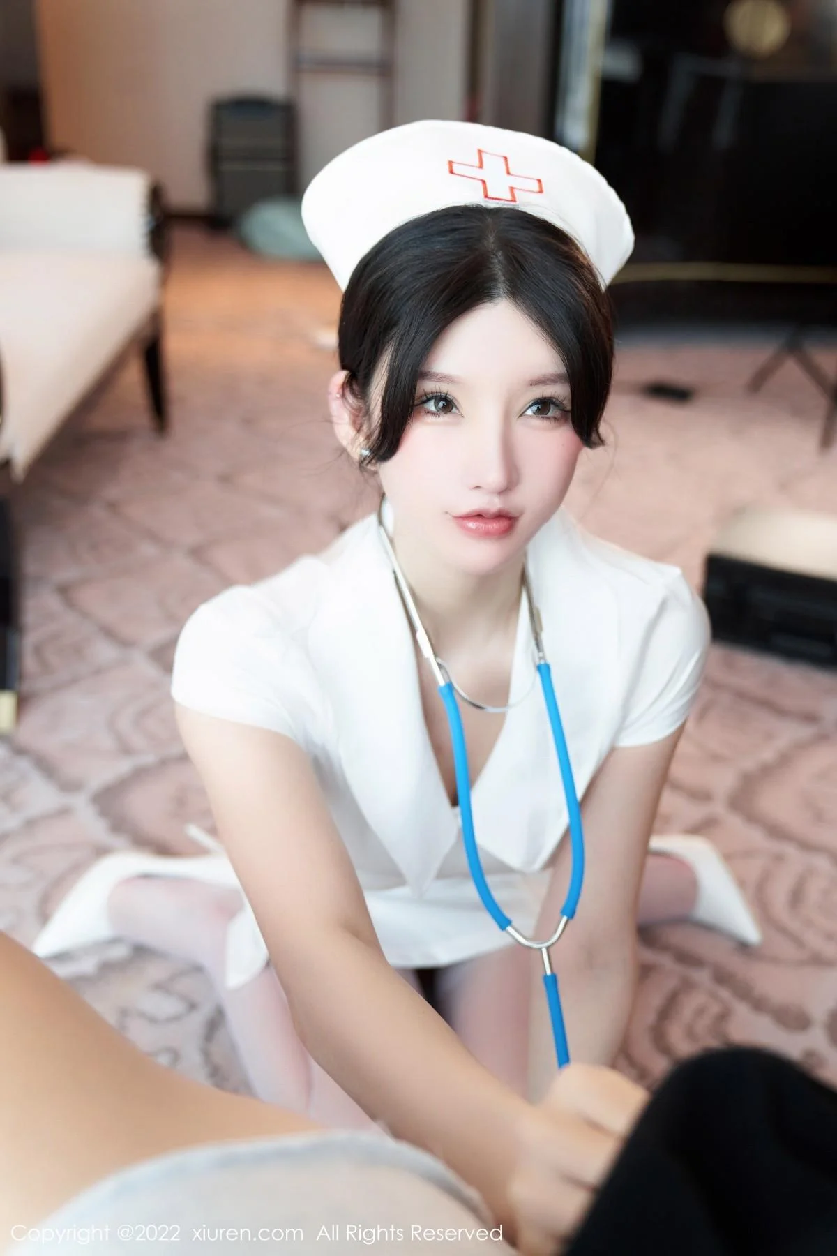 周于希Sally脱白色护士制服露性感内衣配白丝吊袜绝美写真 第 28 张