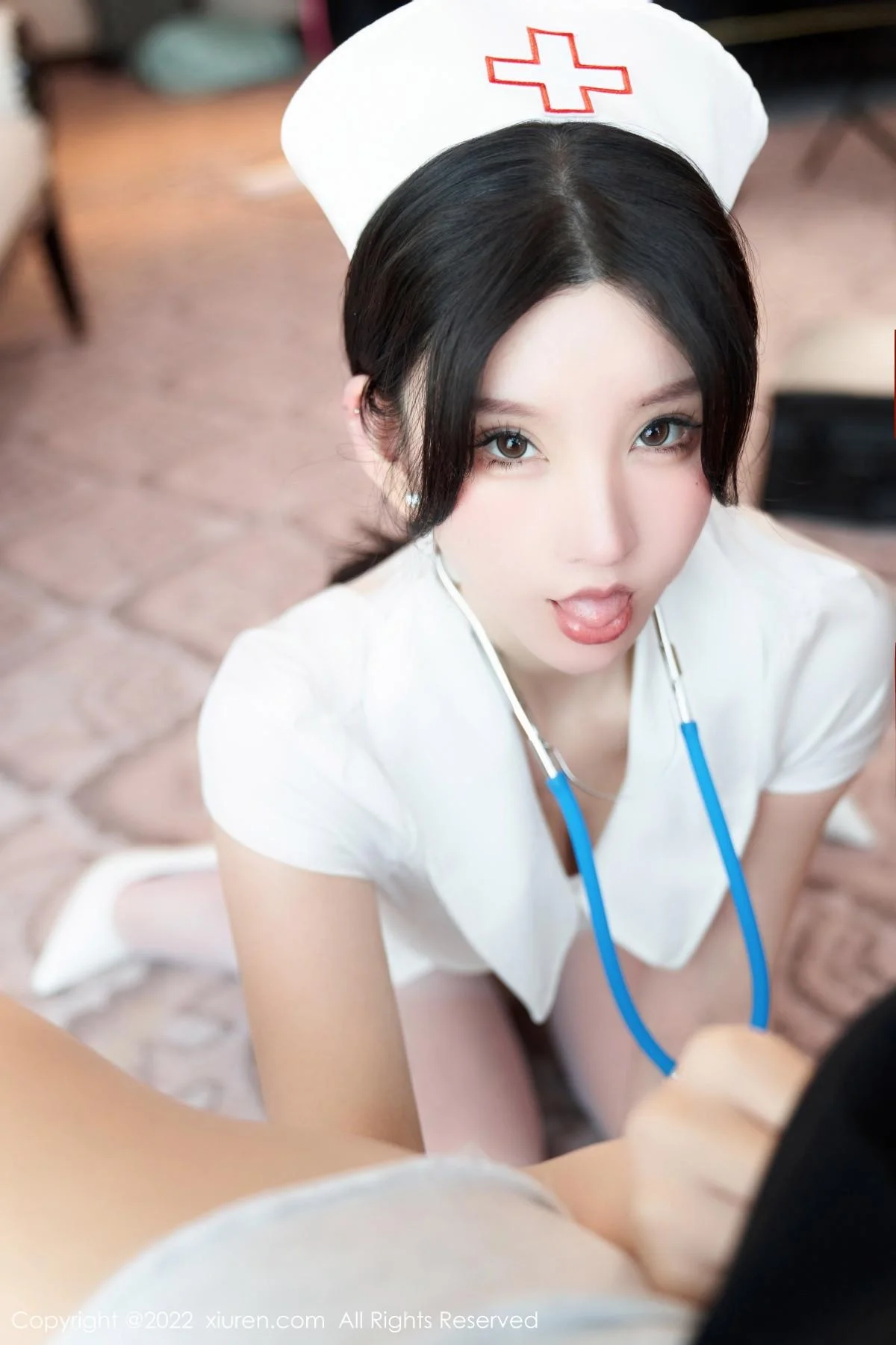 周于希Sally脱白色护士制服露性感内衣配白丝吊袜绝美写真 第 30 张