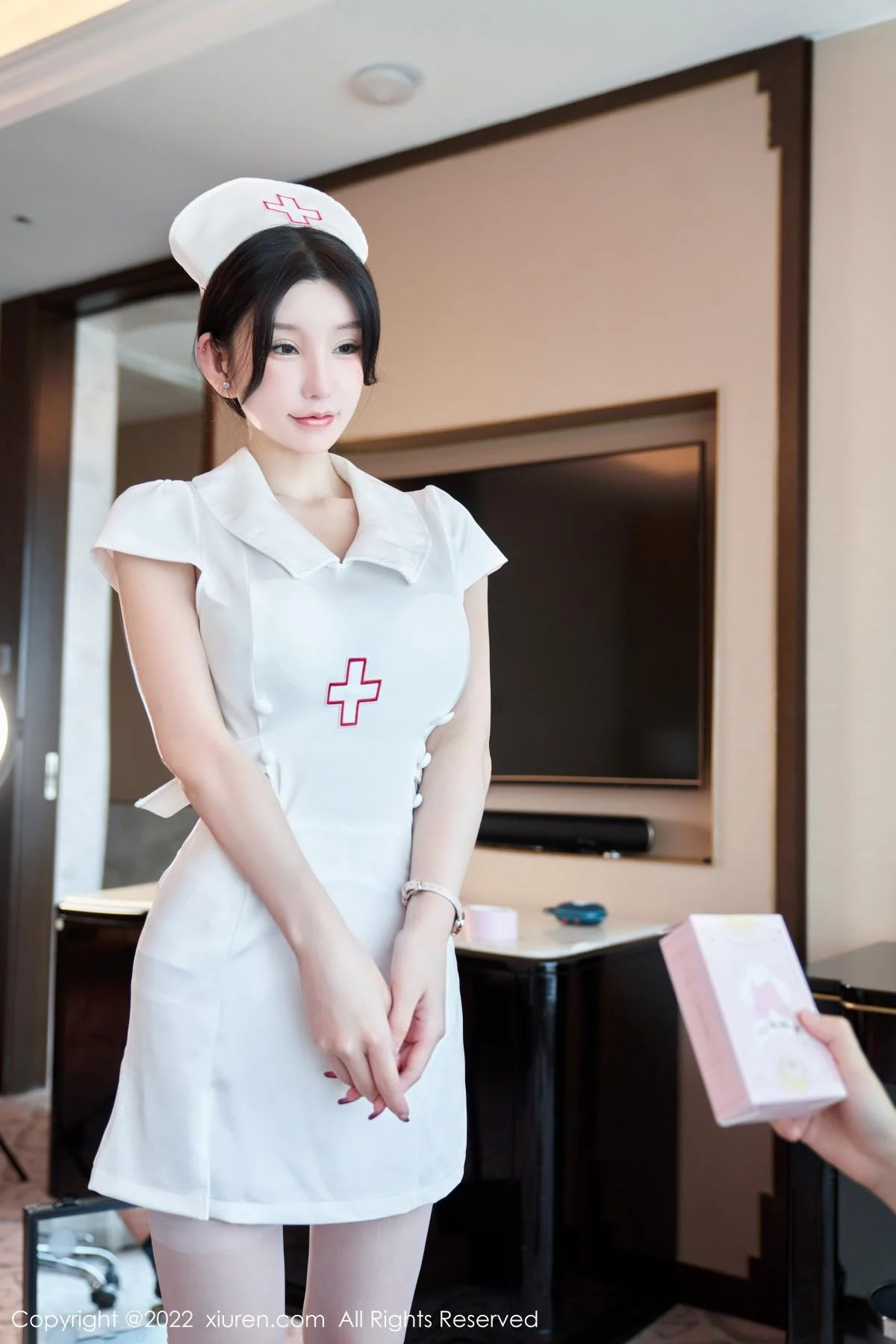 周于希Sally脱白色护士制服露性感内衣配白丝吊袜绝美写真 第 44 张