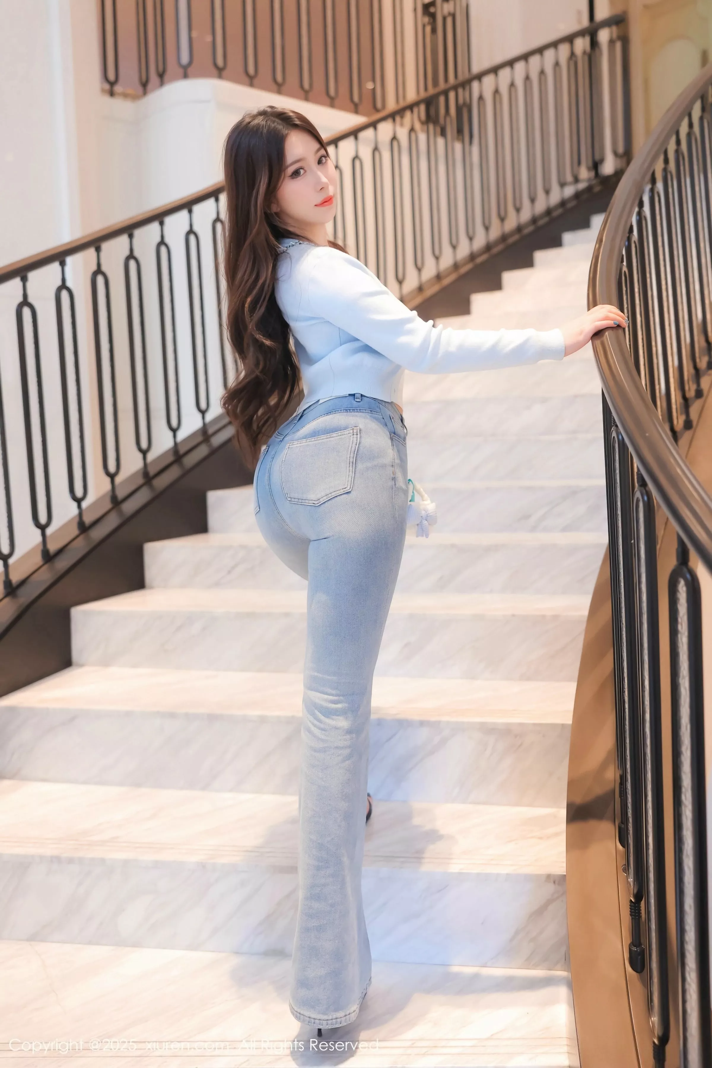 蛋蛋宝性感粉色内衣配牛仔裤露超薄黑丝秀丰腴身材绝美写真 第 10 张
