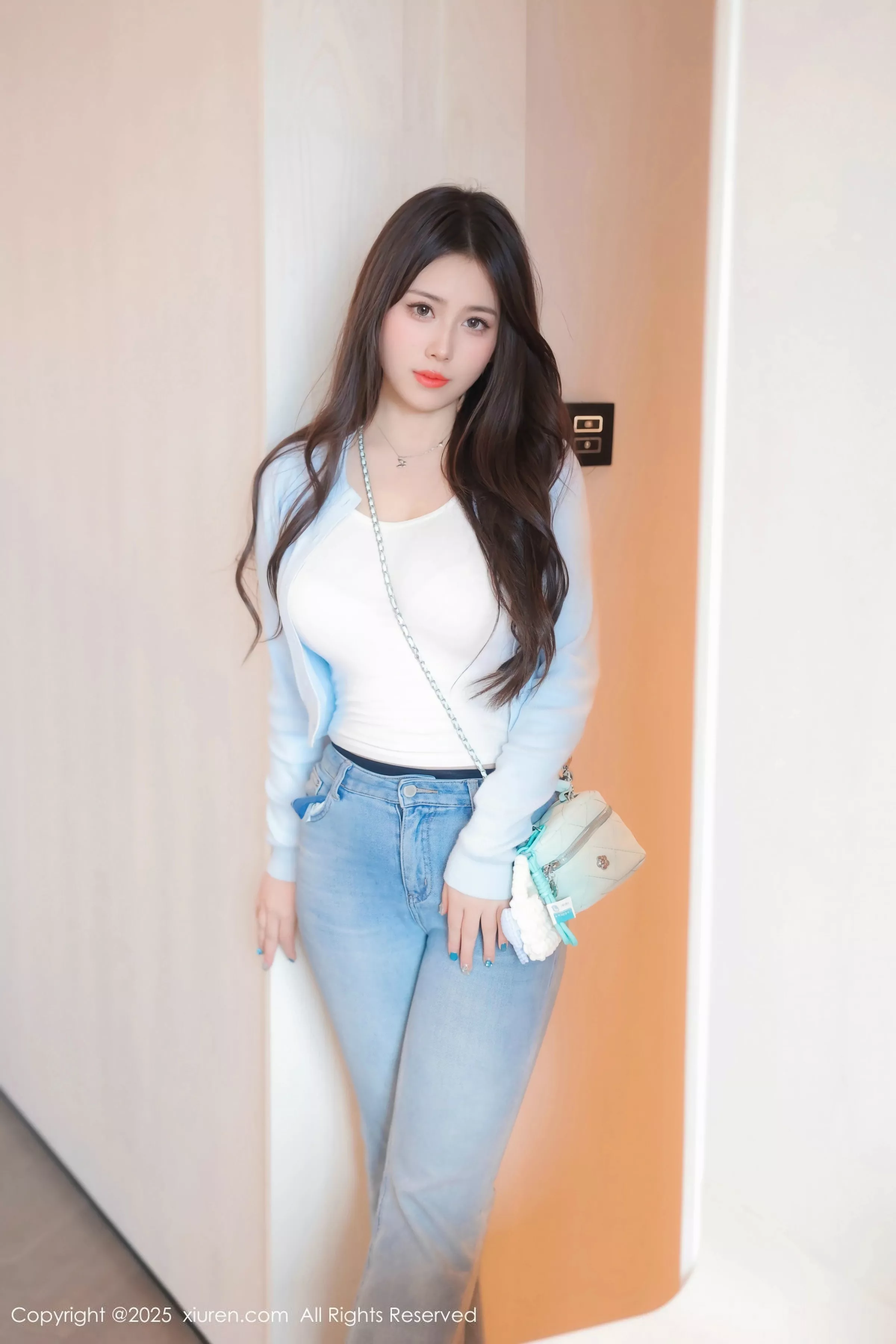蛋蛋宝性感粉色内衣配牛仔裤露超薄黑丝秀丰腴身材绝美写真 第 13 张