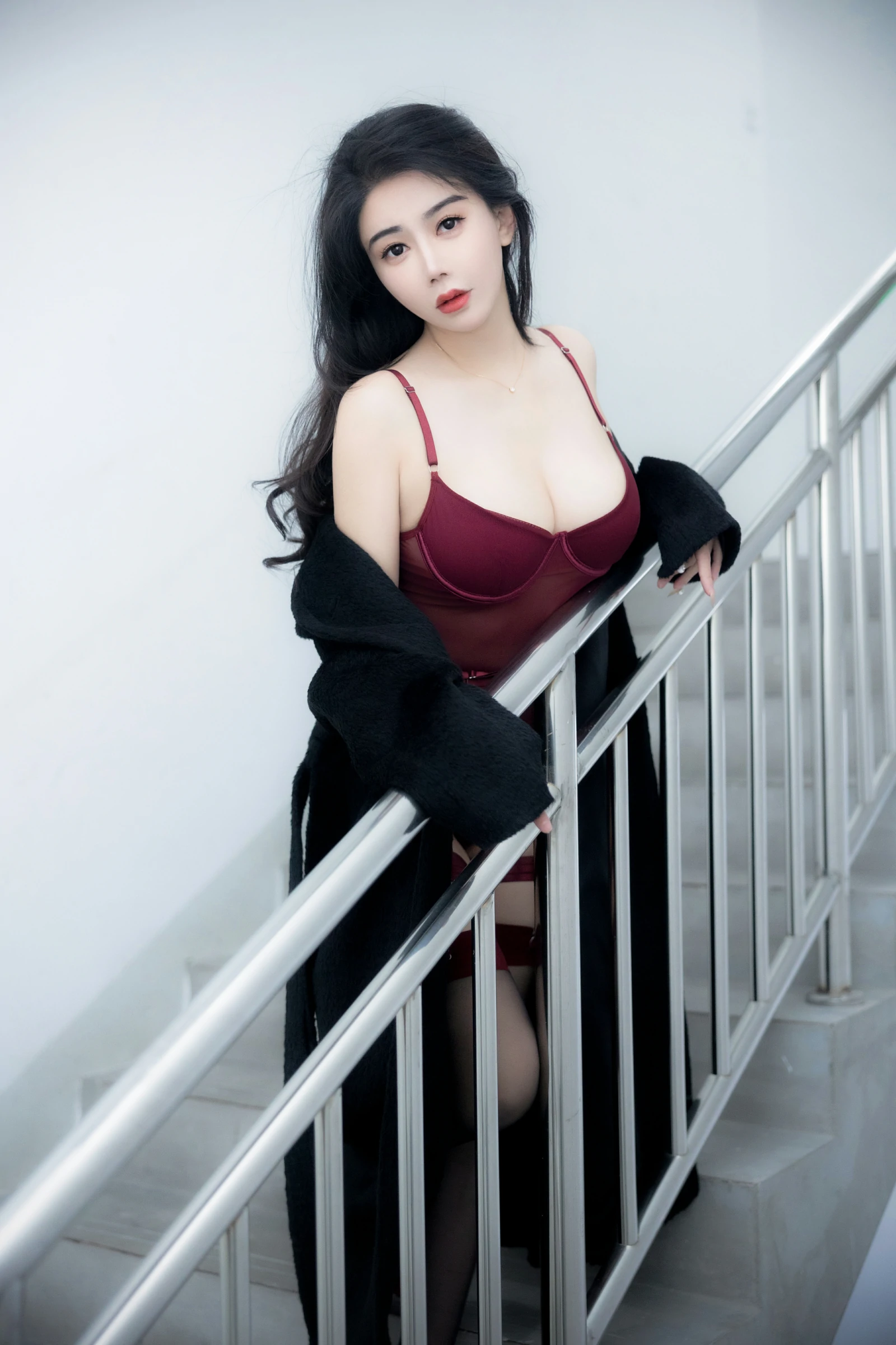 [秀人付费] 李若汐 诱人私拍福利 红色情趣 第 25 张