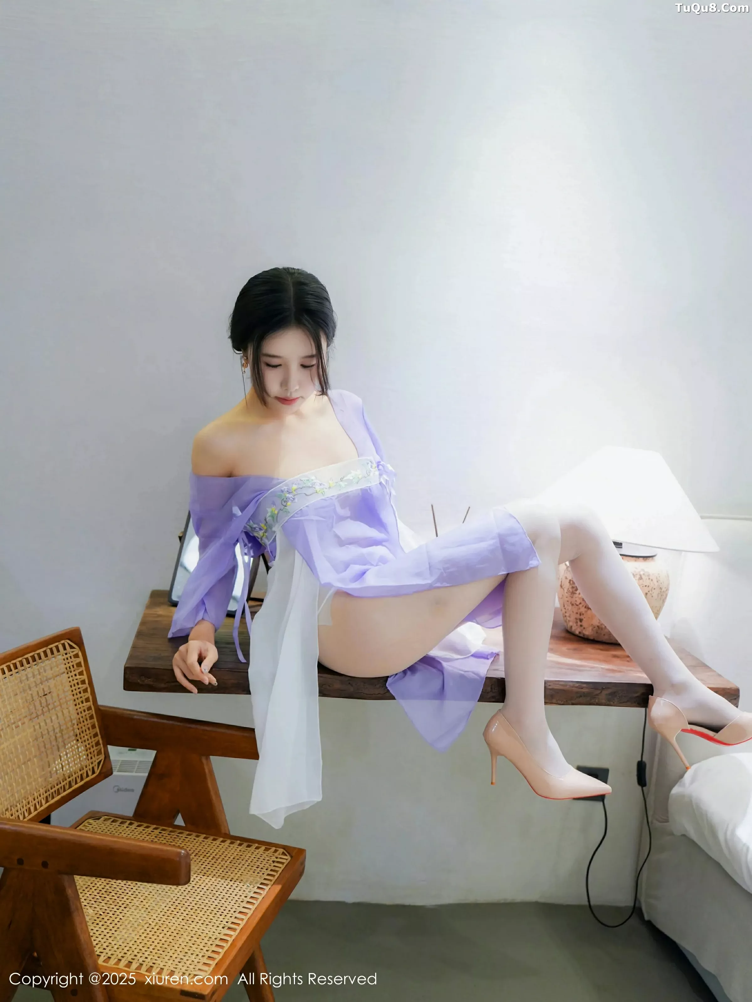 袁圆紫色薄纱汉服露白色内衣配白丝袜秀曼妙身姿绝美写真 第 17 张