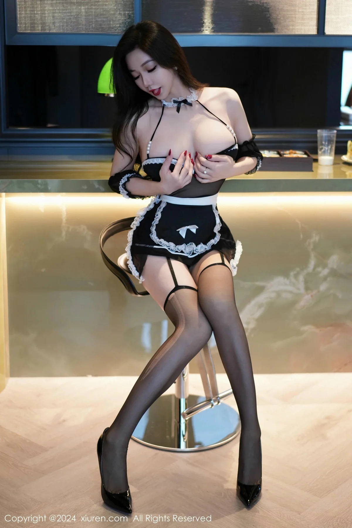 心妍小公主性感黑色蕾丝情趣服饰配黑丝吊袜秀娇躯绝美写真 第 5 张