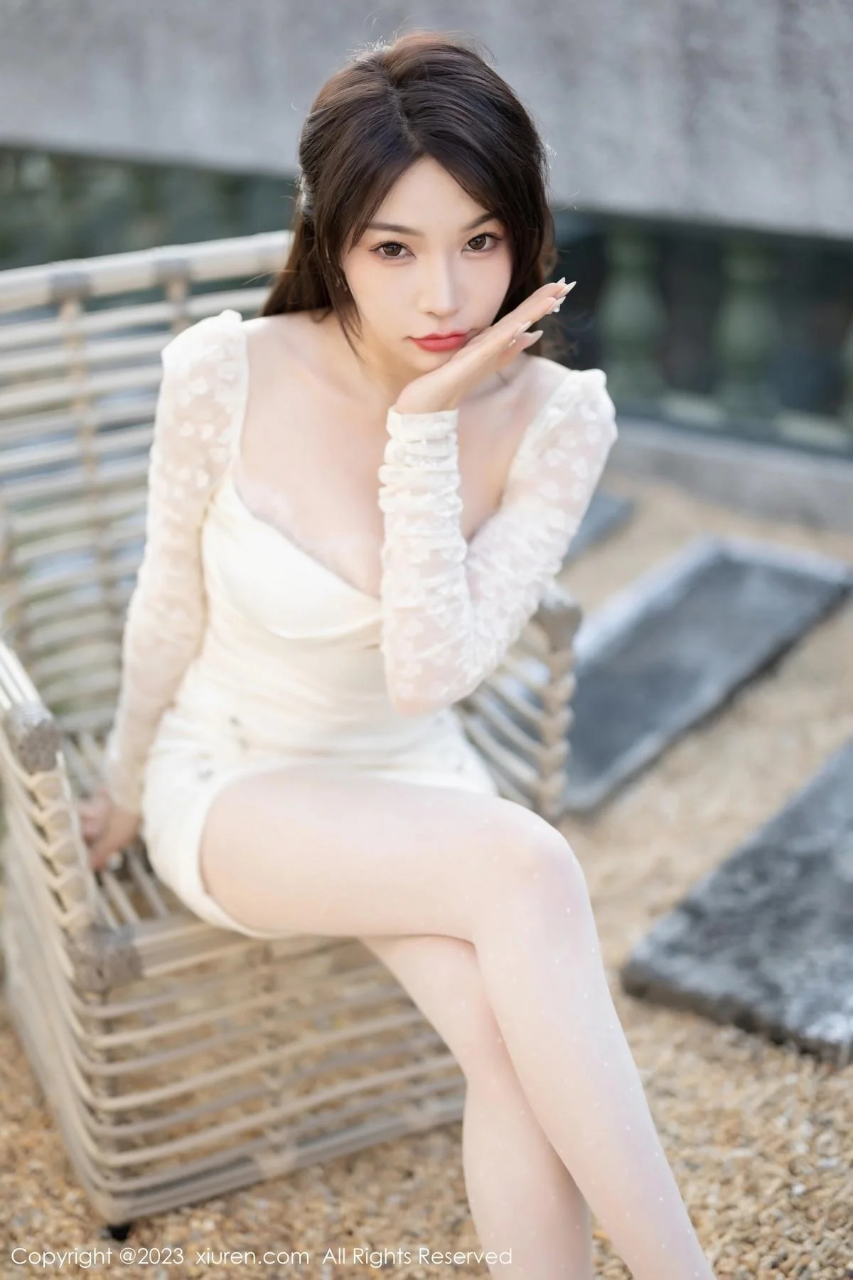 徐莉芝白色连身裙+黑色轻透薄纱连体衣秀曼妙身姿绝美写真 第 7 张