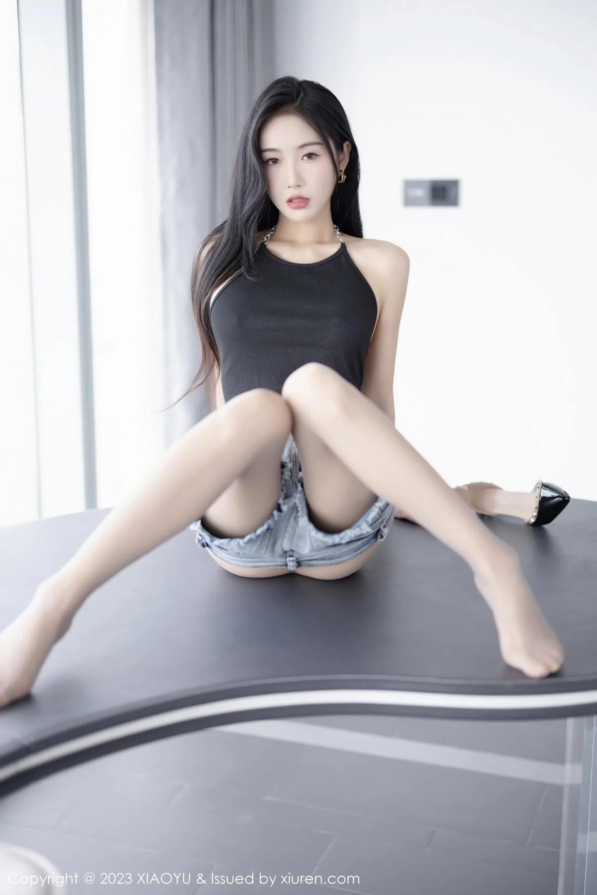 苏苏阿黑色上衣配超短牛仔裤超薄灰丝秀曼妙身姿绝美写真 第 102 张