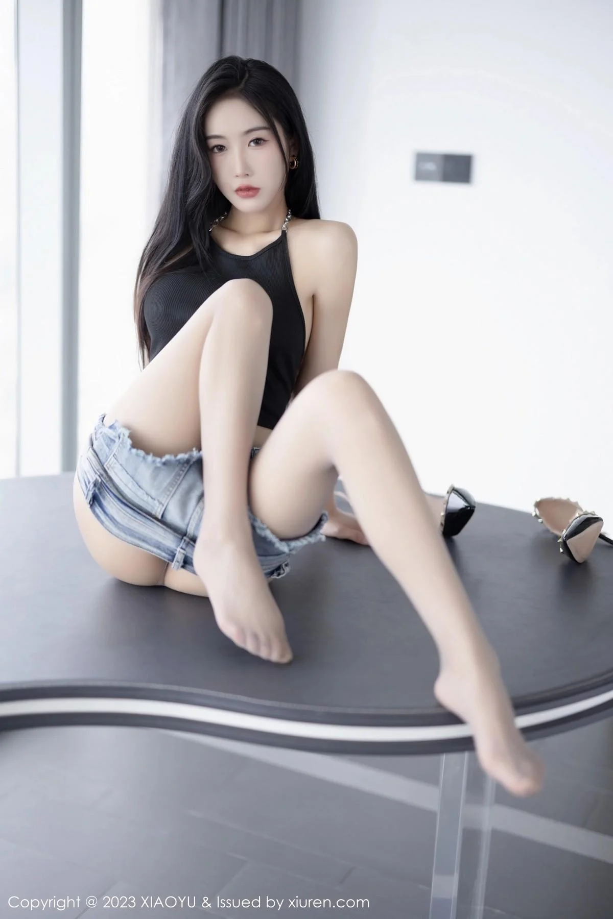 苏苏阿黑色上衣配超短牛仔裤超薄灰丝秀曼妙身姿绝美写真 第 107 张