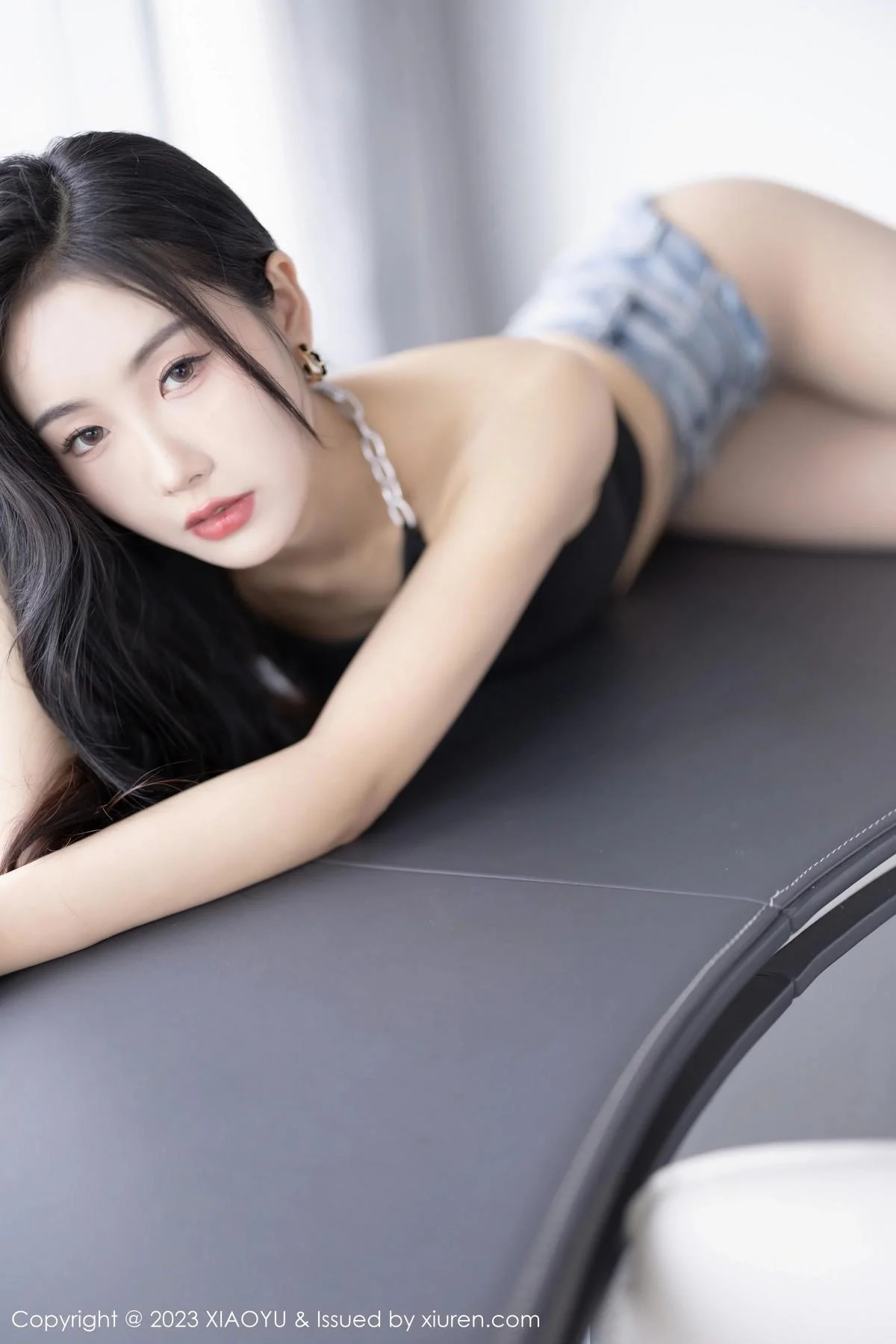 苏苏阿黑色上衣配超短牛仔裤超薄灰丝秀曼妙身姿绝美写真 第 94 张