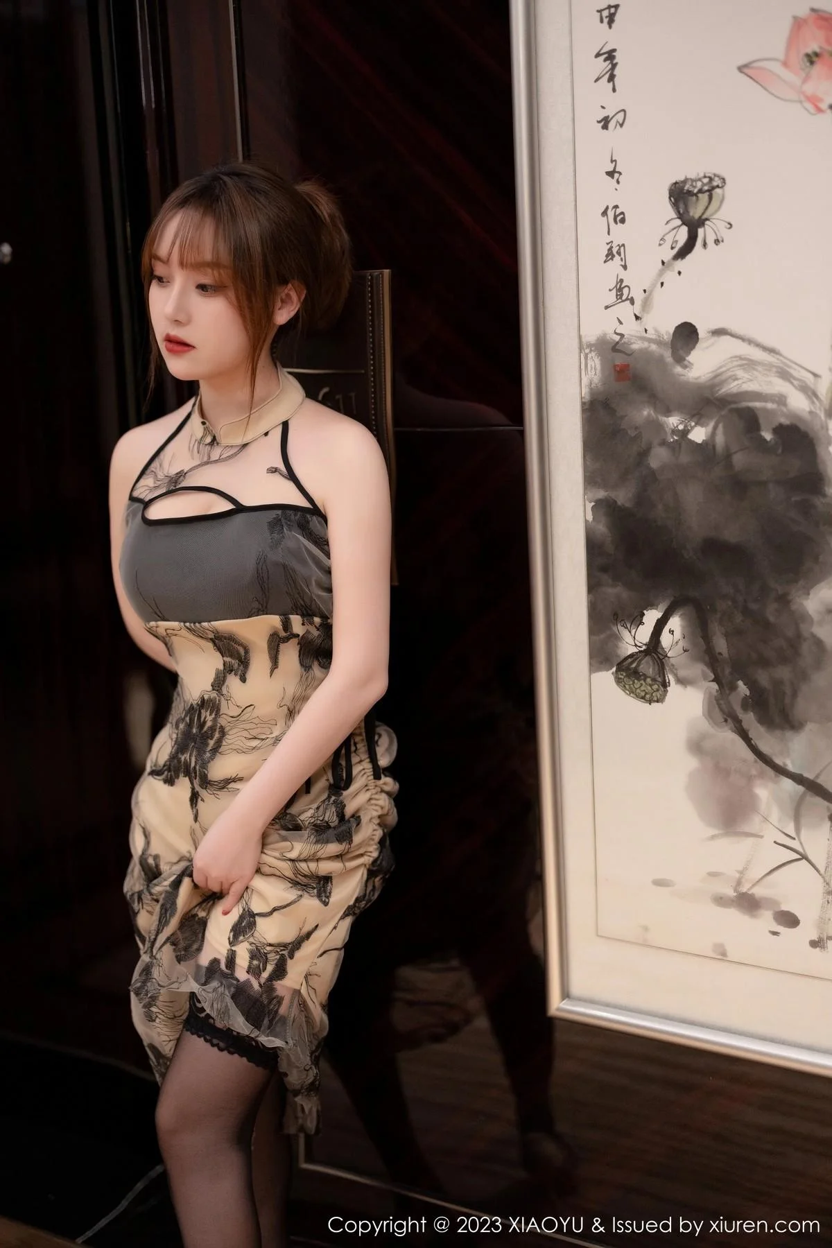 豆瓣酱脱连身长裙露性感黑色蕾丝内衣配黑丝吊袜绝美写真 第 12 张