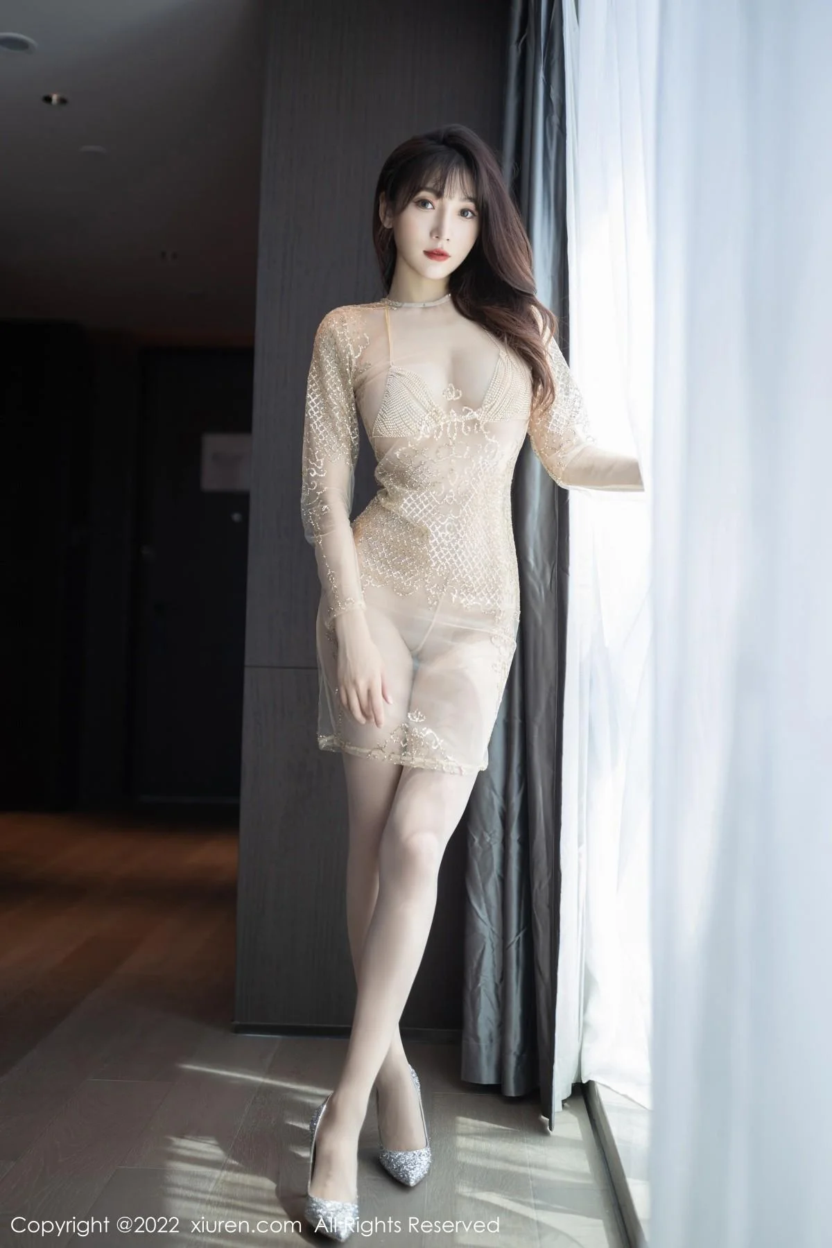 陆萱萱私房脱轻透镶金丝服饰露性感吊坠内衣惹火绝美写真 第 11 张
