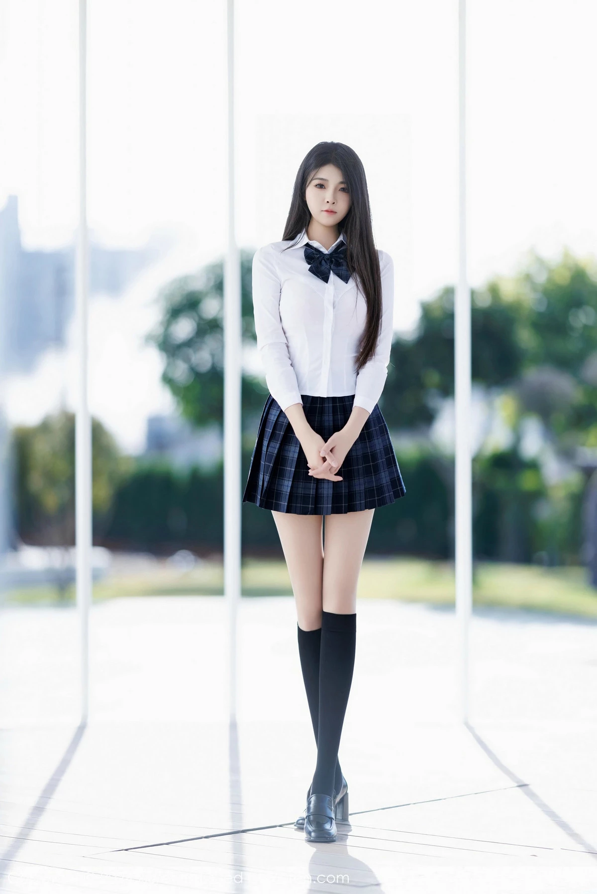 初梦瑶性感白T露粉红色内衣配超薄肉丝秀完美身材绝美写真 第 22 张