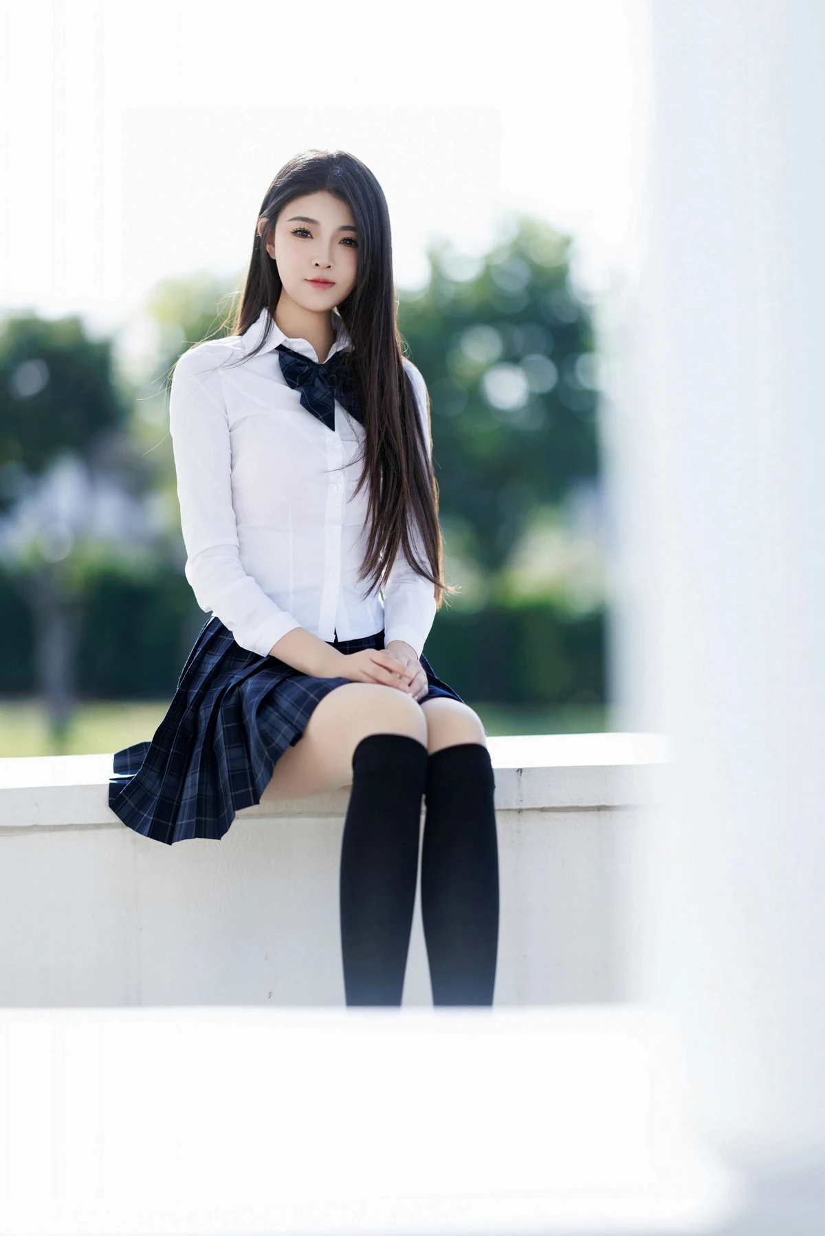 初梦瑶性感白T露粉红色内衣配超薄肉丝秀完美身材绝美写真 第 25 张