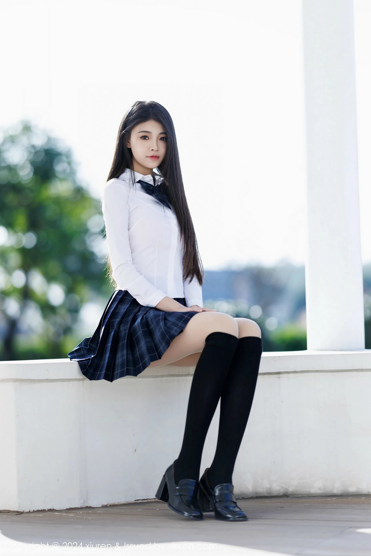 初梦瑶性感白T露粉红色内衣配超薄肉丝秀完美身材绝美写真 第 27 张