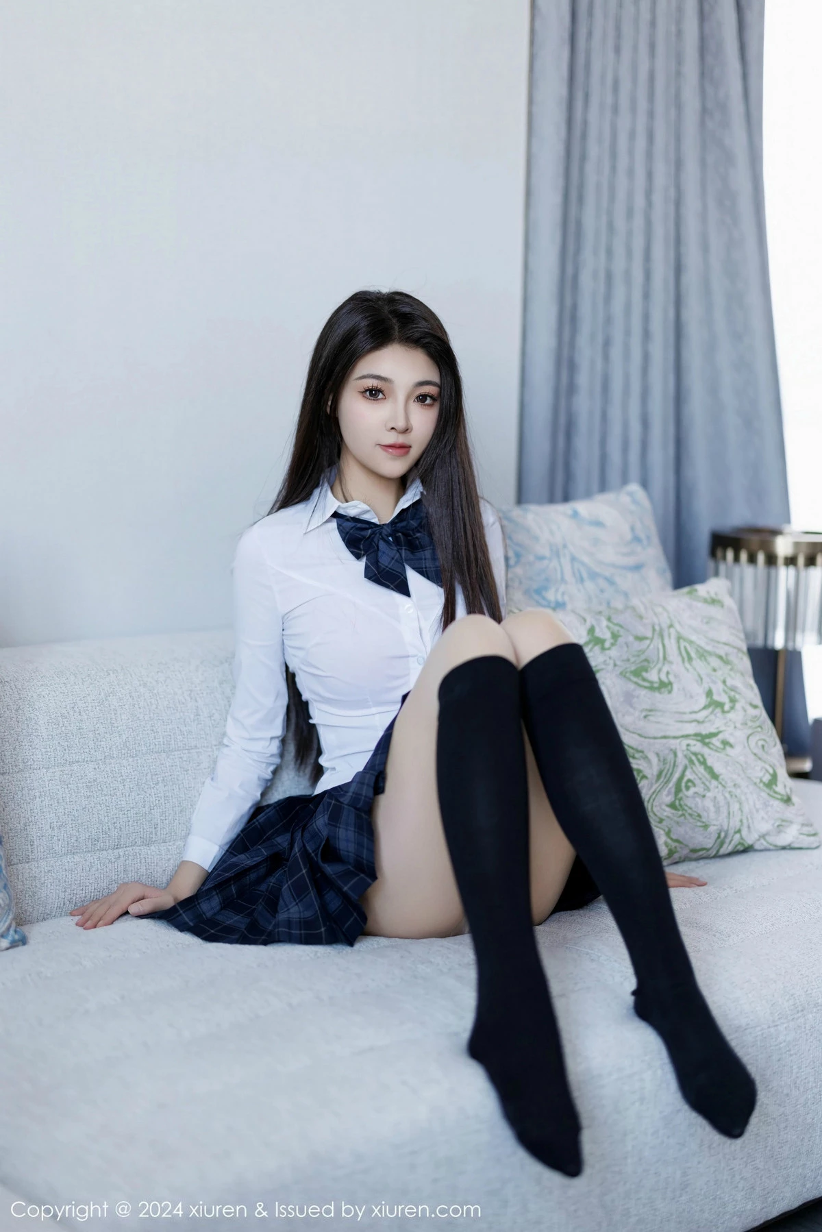 初梦瑶性感白T露粉红色内衣配超薄肉丝秀完美身材绝美写真 第 40 张