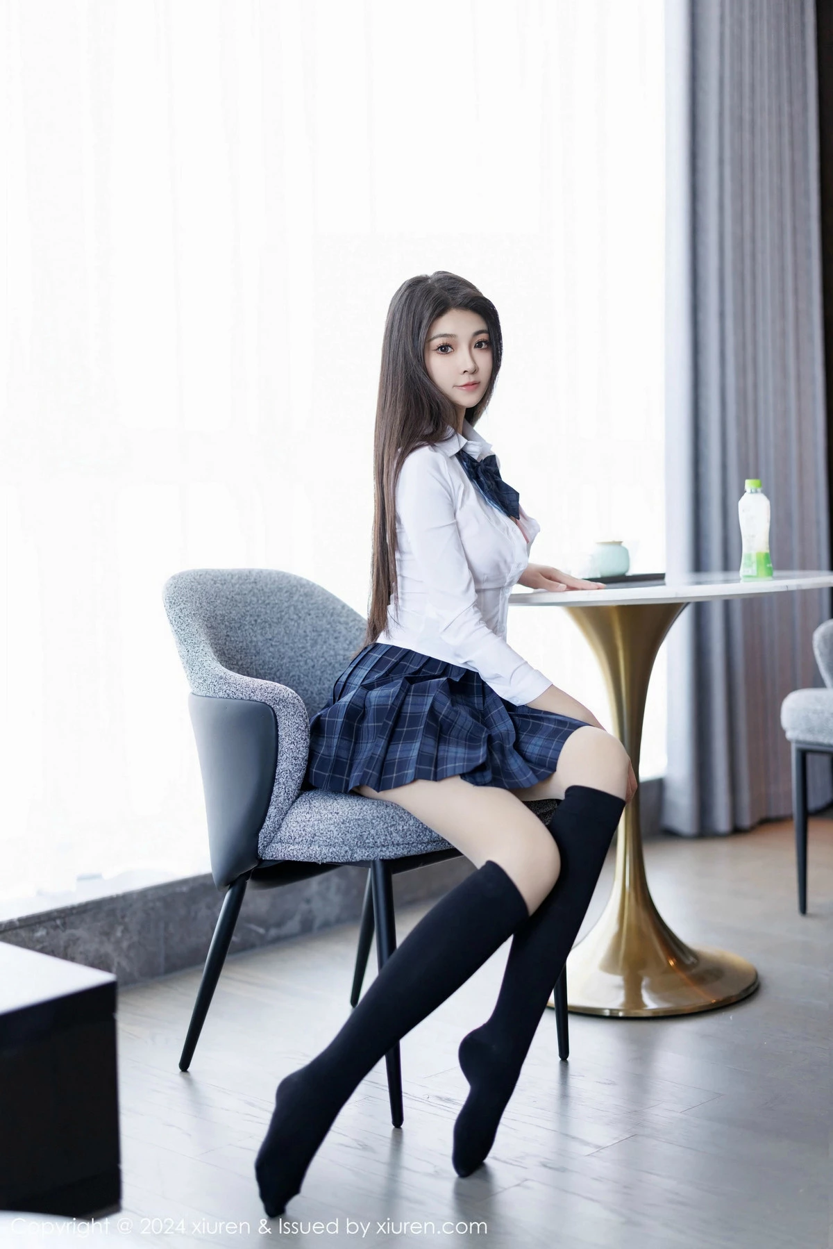 初梦瑶性感白T露粉红色内衣配超薄肉丝秀完美身材绝美写真 第 56 张