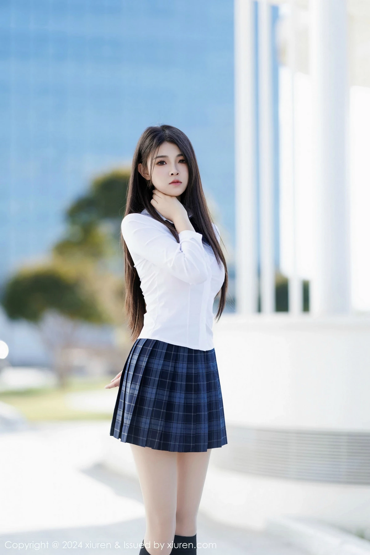 初梦瑶性感白T露粉红色内衣配超薄肉丝秀完美身材绝美写真 第 9 张