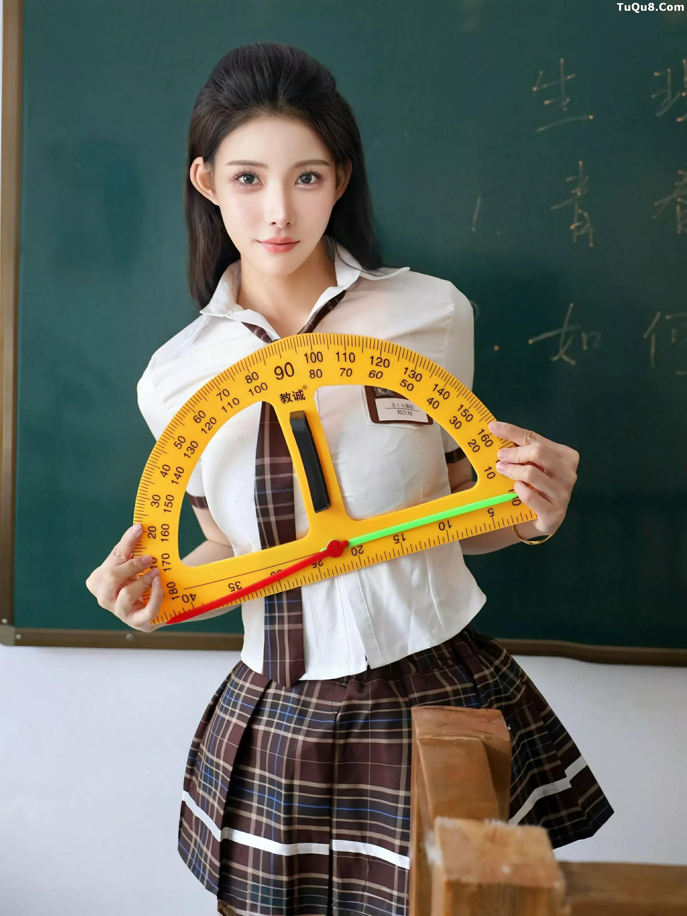 梨霜儿性感学妹制服露黑色内衣配黑丝袜秀凹凸身材绝美写真 第 29 张