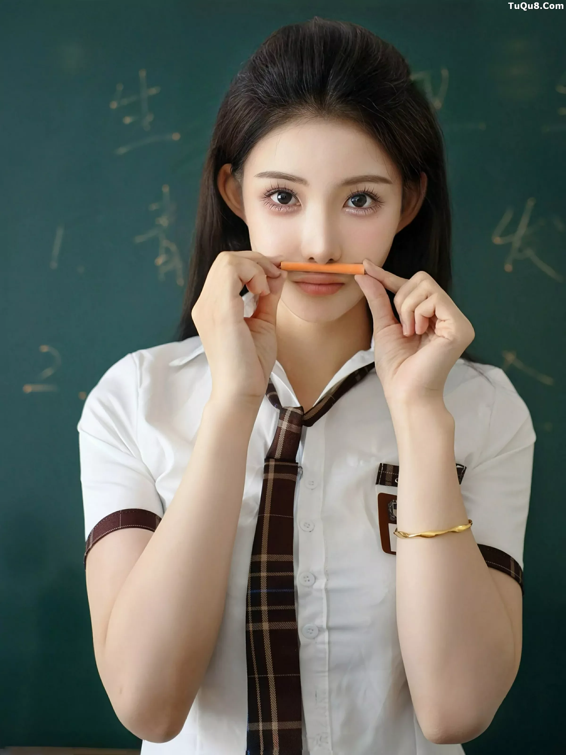 梨霜儿性感学妹制服露黑色内衣配黑丝袜秀凹凸身材绝美写真 第 41 张