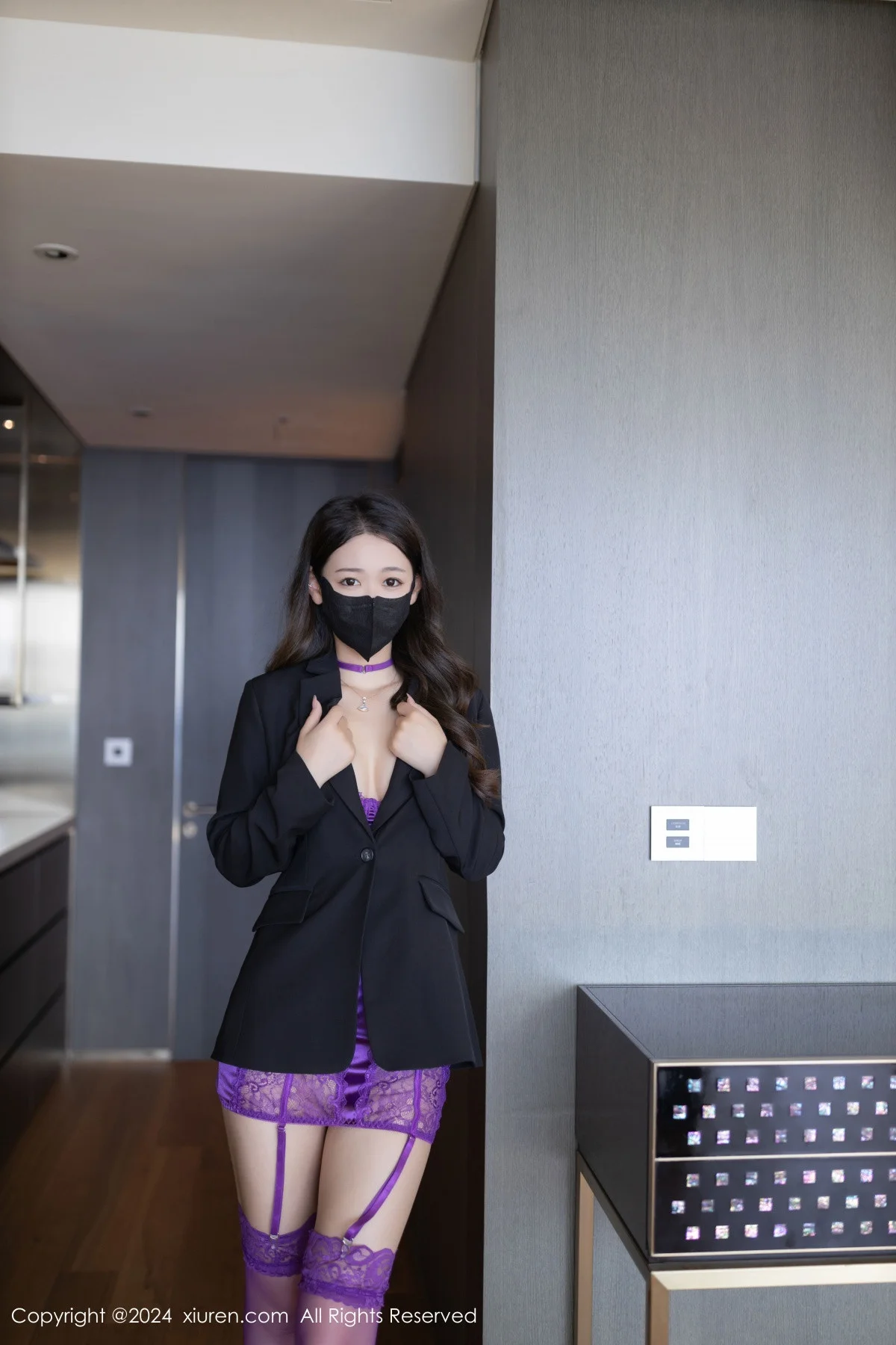 唐安琪性感紫色情趣内衣配紫丝吊袜秀曼妙身姿完美绝美写真 第 1 张