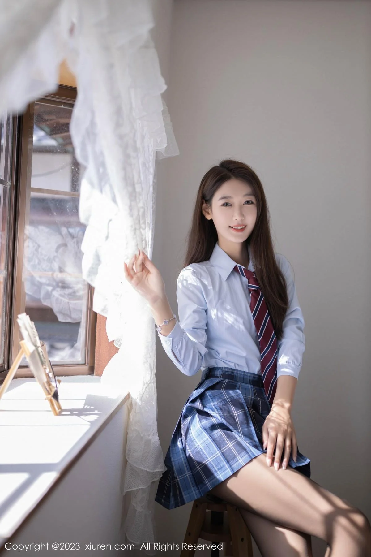 唐安琪性感白T配格子裙露紫色蕾丝内衣秀完美身材绝美写真 第 2 张