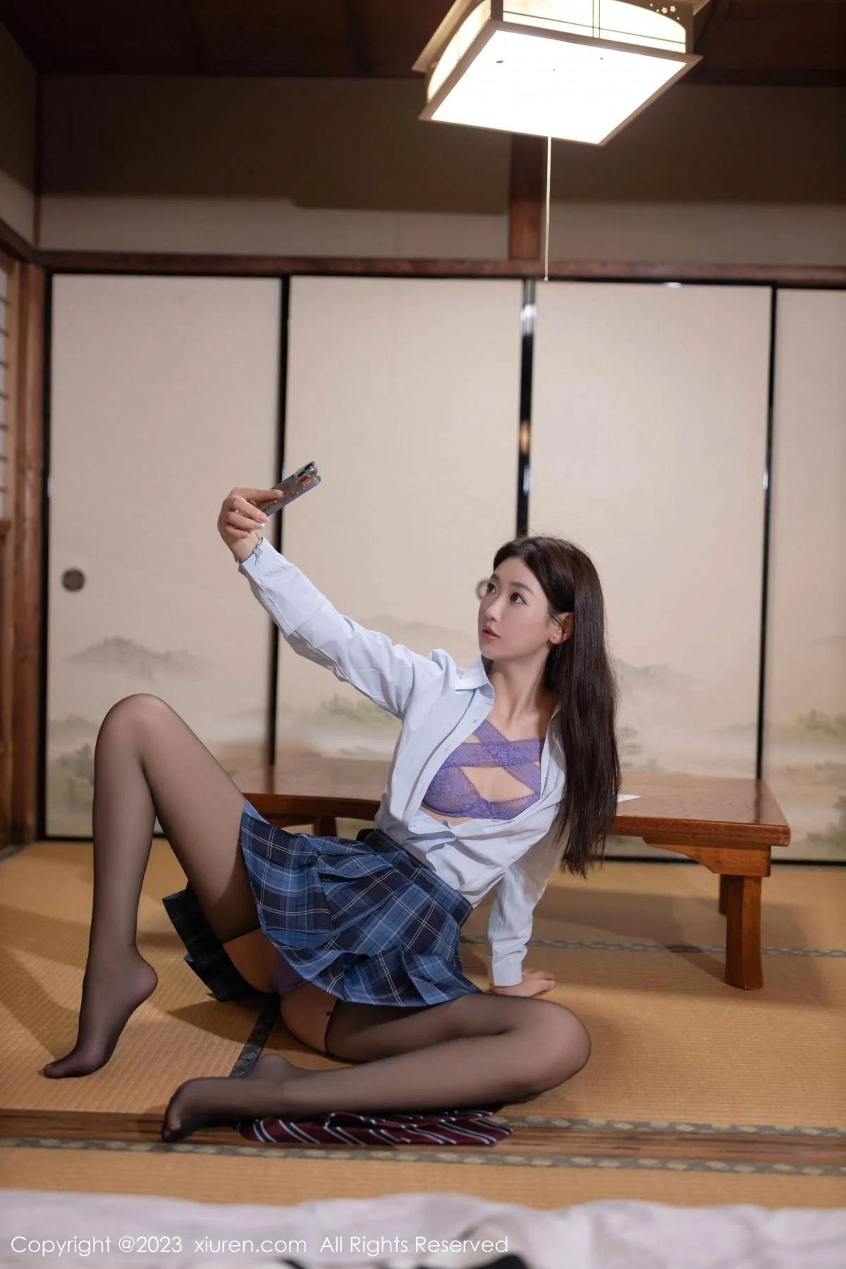 唐安琪性感白T配格子裙露紫色蕾丝内衣秀完美身材绝美写真 第 21 张