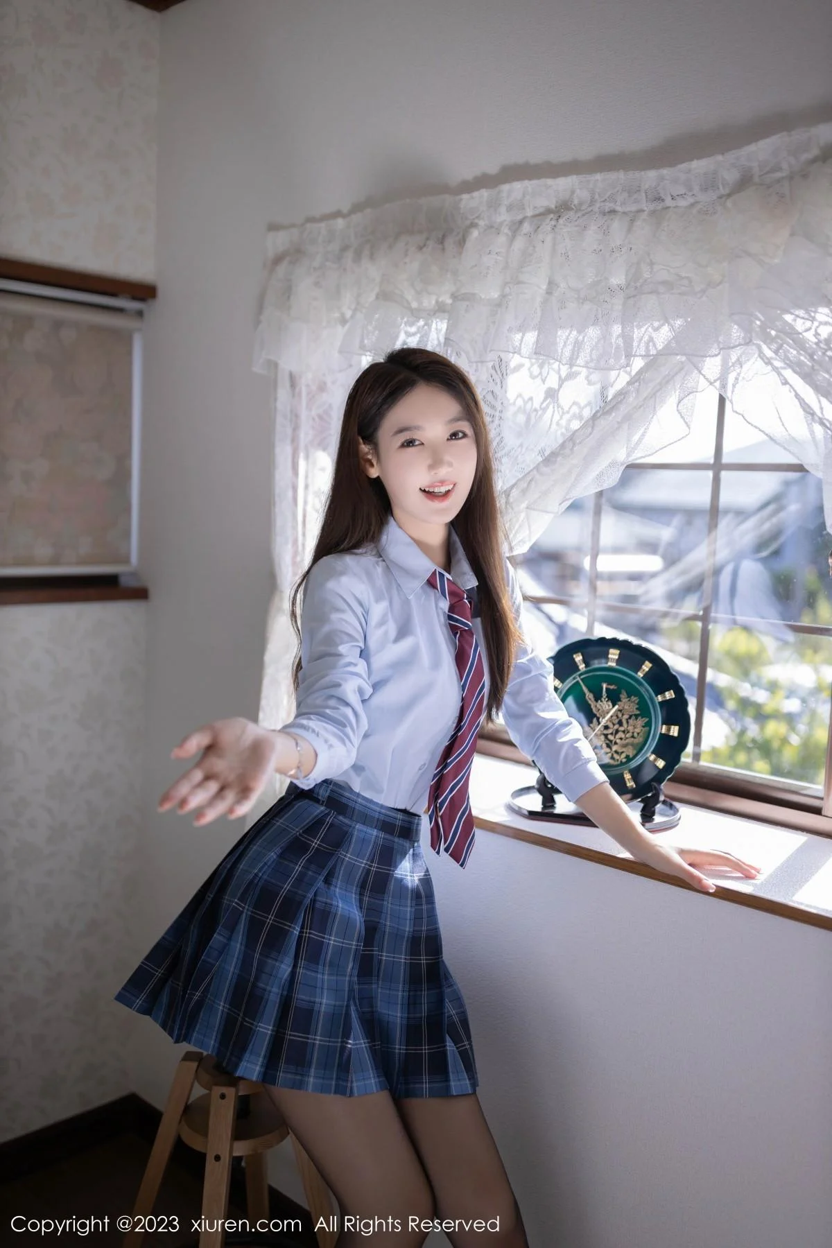 唐安琪性感白T配格子裙露紫色蕾丝内衣秀完美身材绝美写真 第 5 张