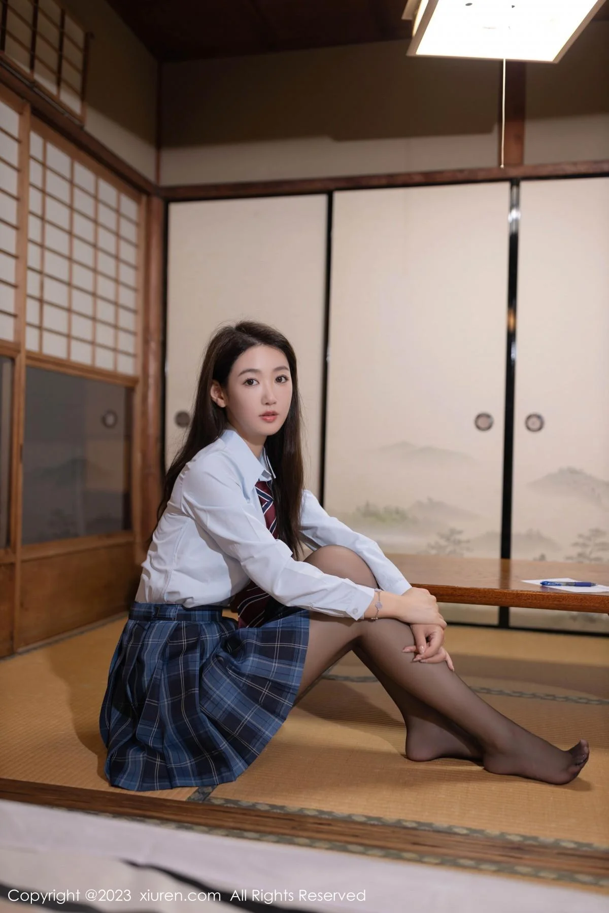 唐安琪性感白T配格子裙露紫色蕾丝内衣秀完美身材绝美写真 第 9 张