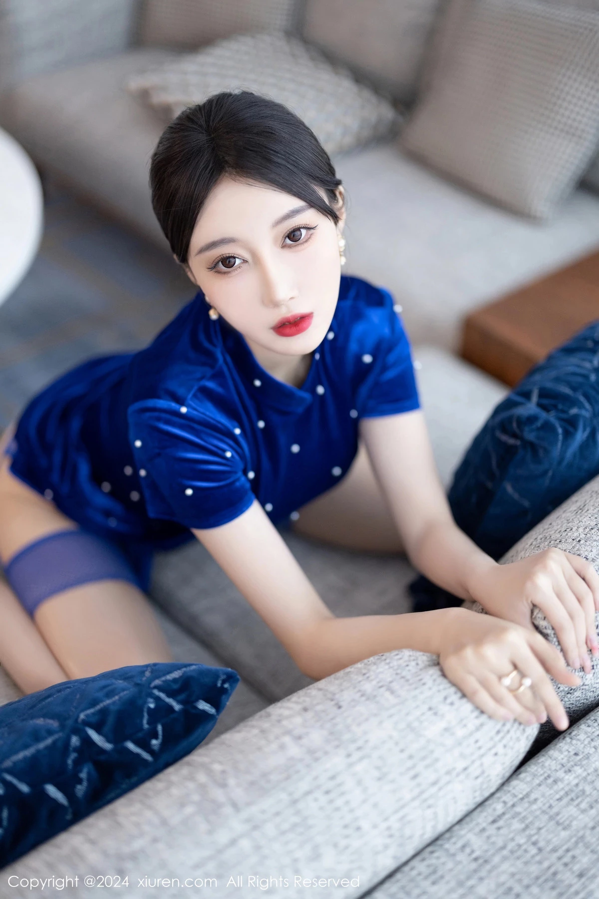 玥儿玥性感蓝短裙露黑色内衣配蓝丝吊袜秀曼妙身姿绝美写真 第 34 张