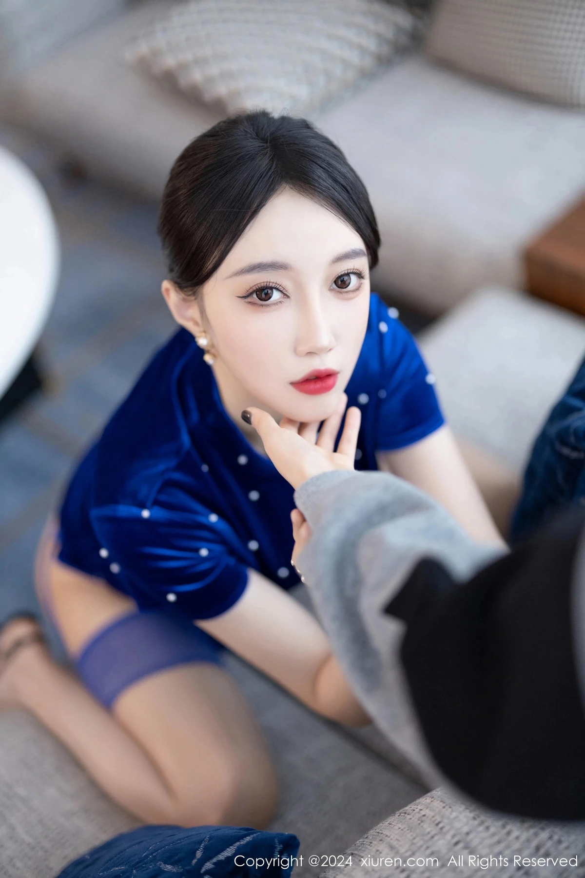 玥儿玥性感蓝短裙露黑色内衣配蓝丝吊袜秀曼妙身姿绝美写真 第 36 张