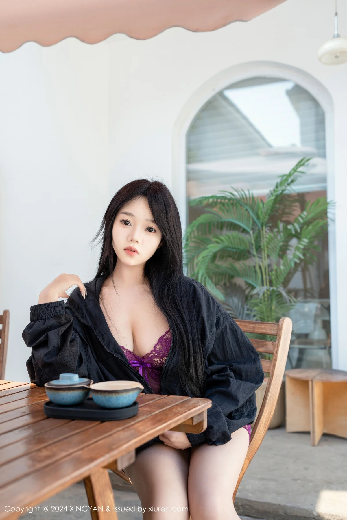黎秋秋性感黑色外套配紫色情趣内衣秀巨乳肥臀绝美写真 第 19 张