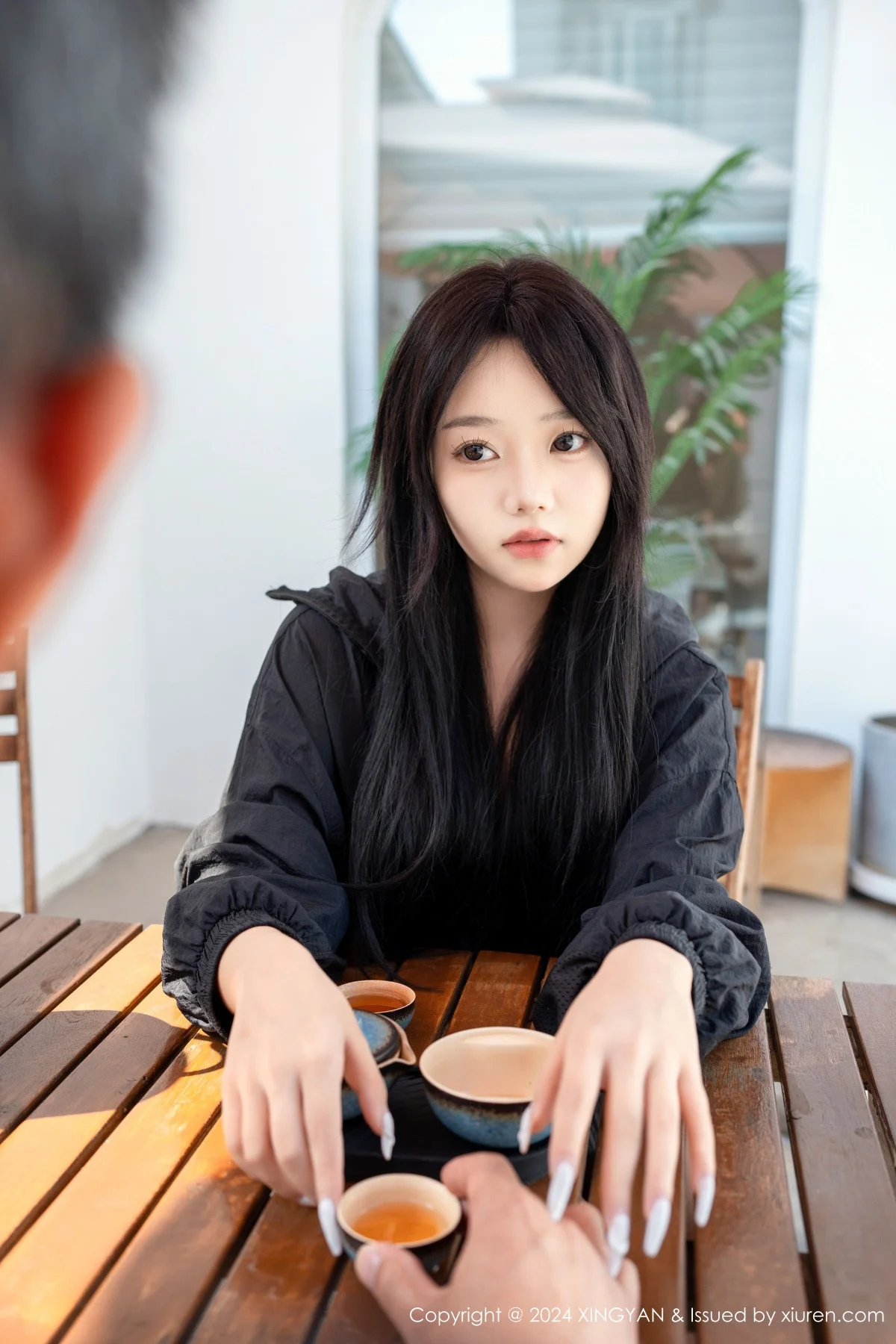 黎秋秋性感黑色外套配紫色情趣内衣秀巨乳肥臀绝美写真 第 8 张