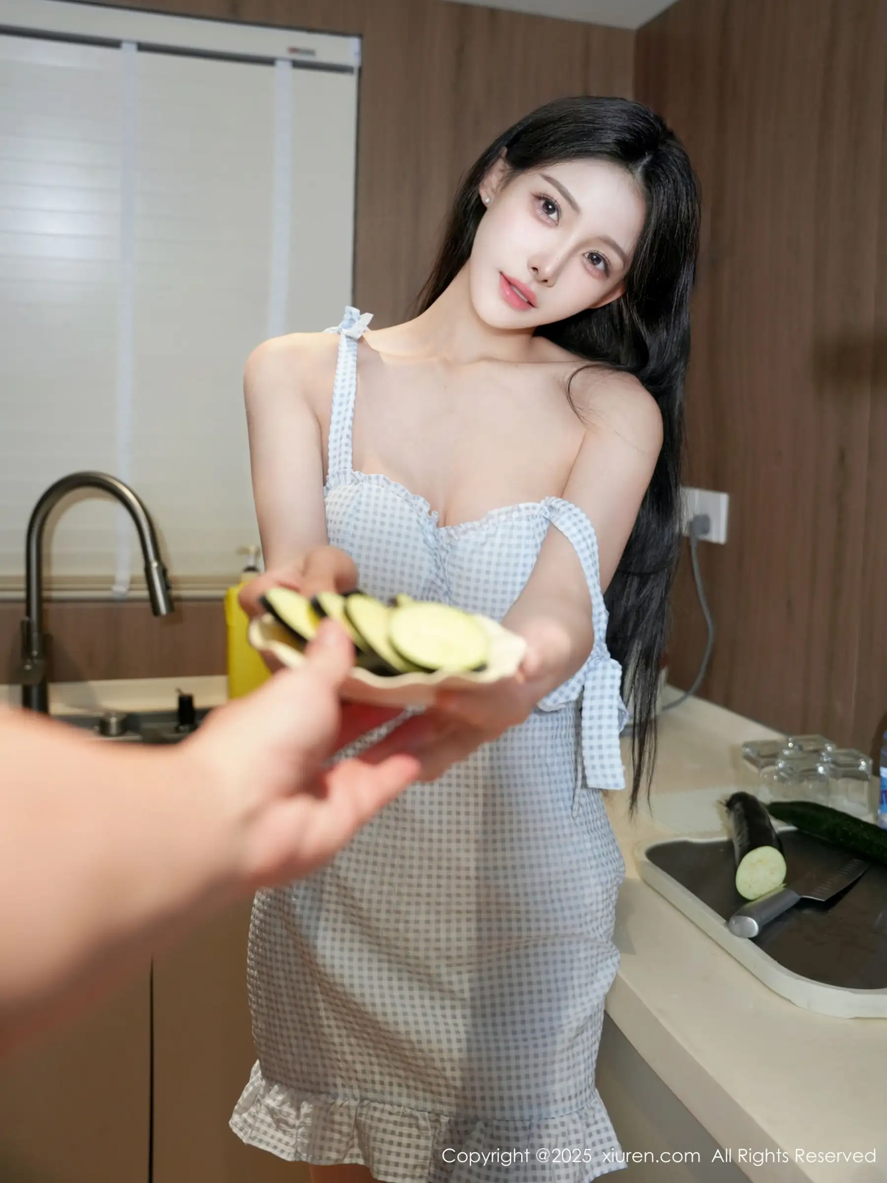 梨霜儿私房性感厨娘装扮配开档白丝秀丰腴身材撩人绝美写真 第 80 张
