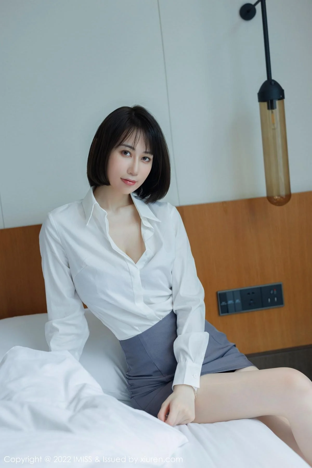 瑞妤性感白T配灰色短裙露紫色内衣超薄肉丝迷人写真 第 51 张